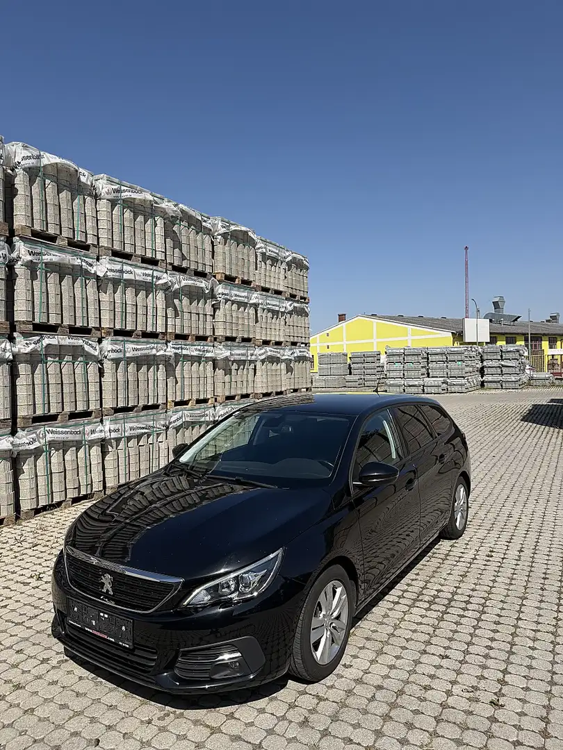 Peugeot 308 1,2 PureTech 110 Access S&S Schwarz - 1