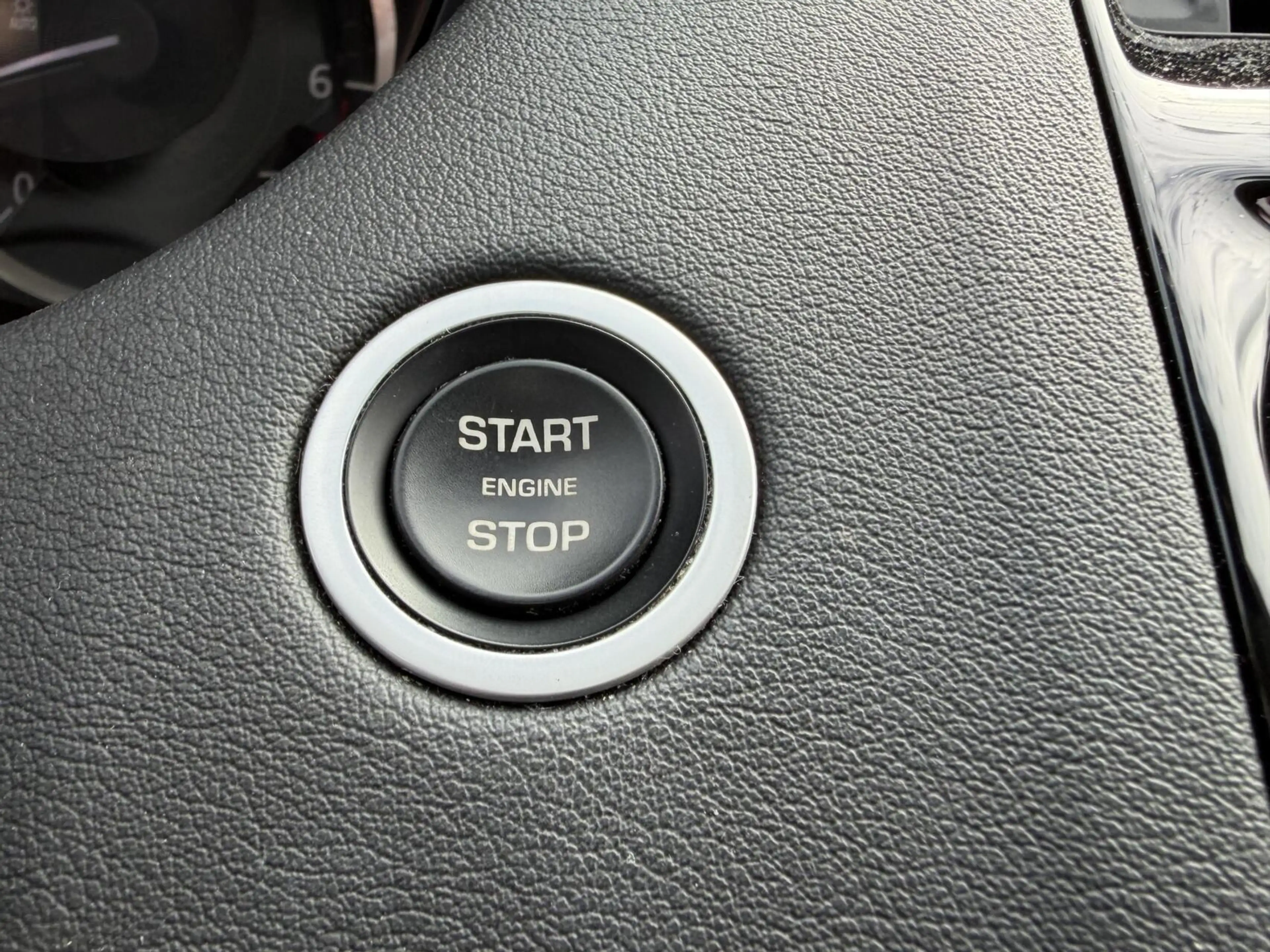 Jaguar E-Pace 1.5 P160 S Launch Edition Motor defect !! — photo 24