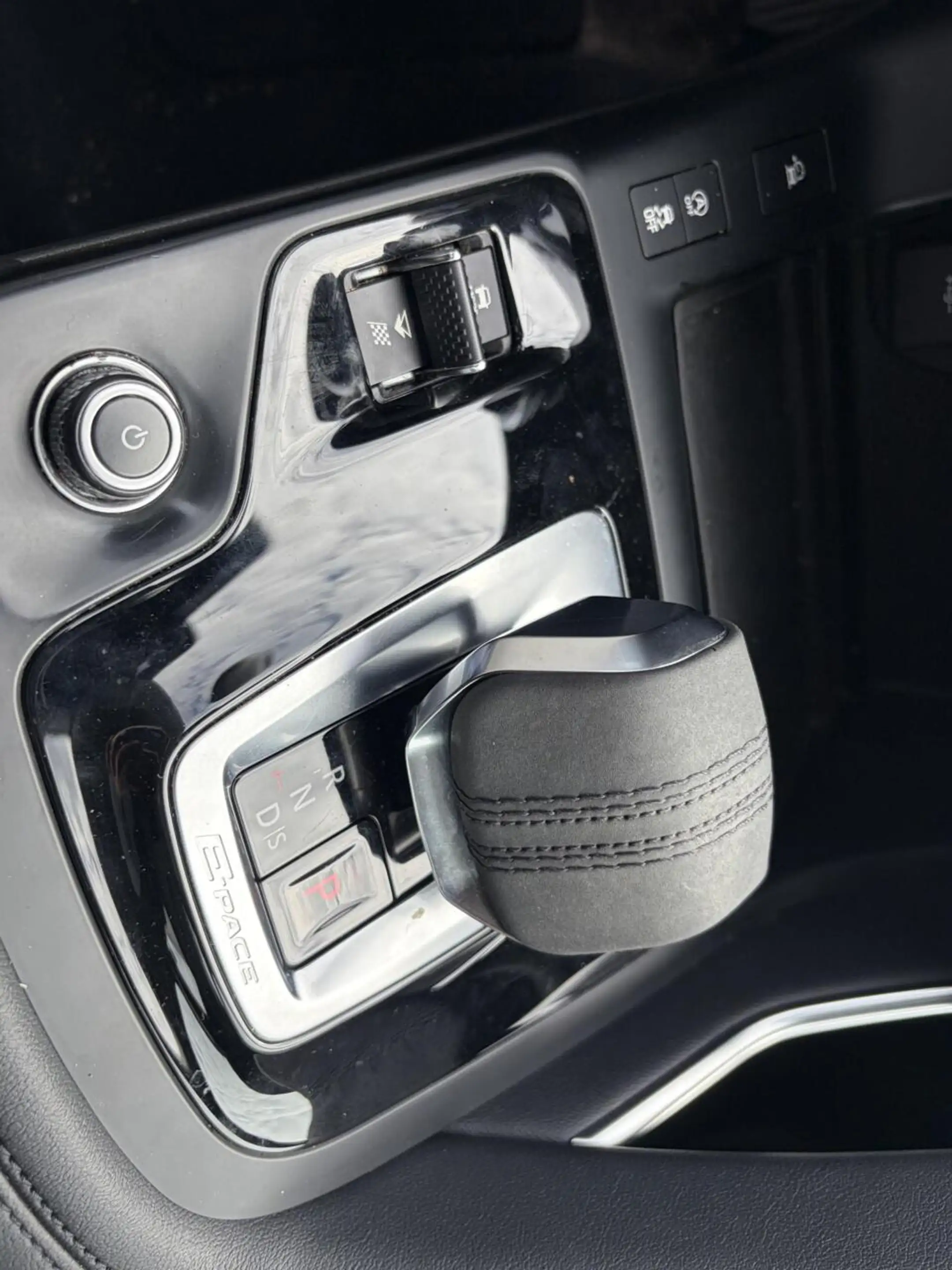 Jaguar E-Pace 1.5 P160 S Launch Edition Motor defect !! — photo 17