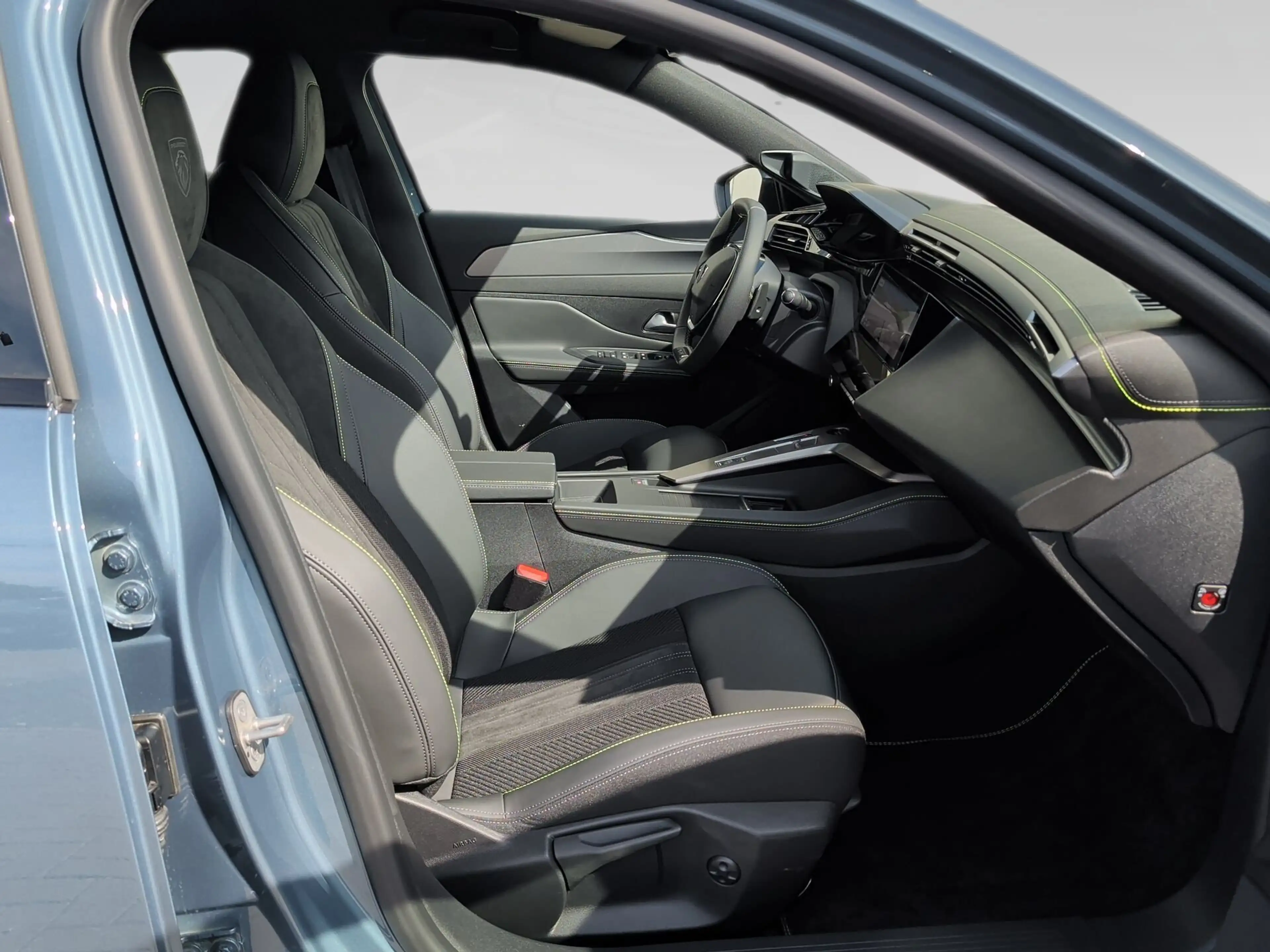 Peugeot 308 SW Hybrid 145 GT Massage+ACC+eHeckkl+Navi+Memo+eSi — photo 11