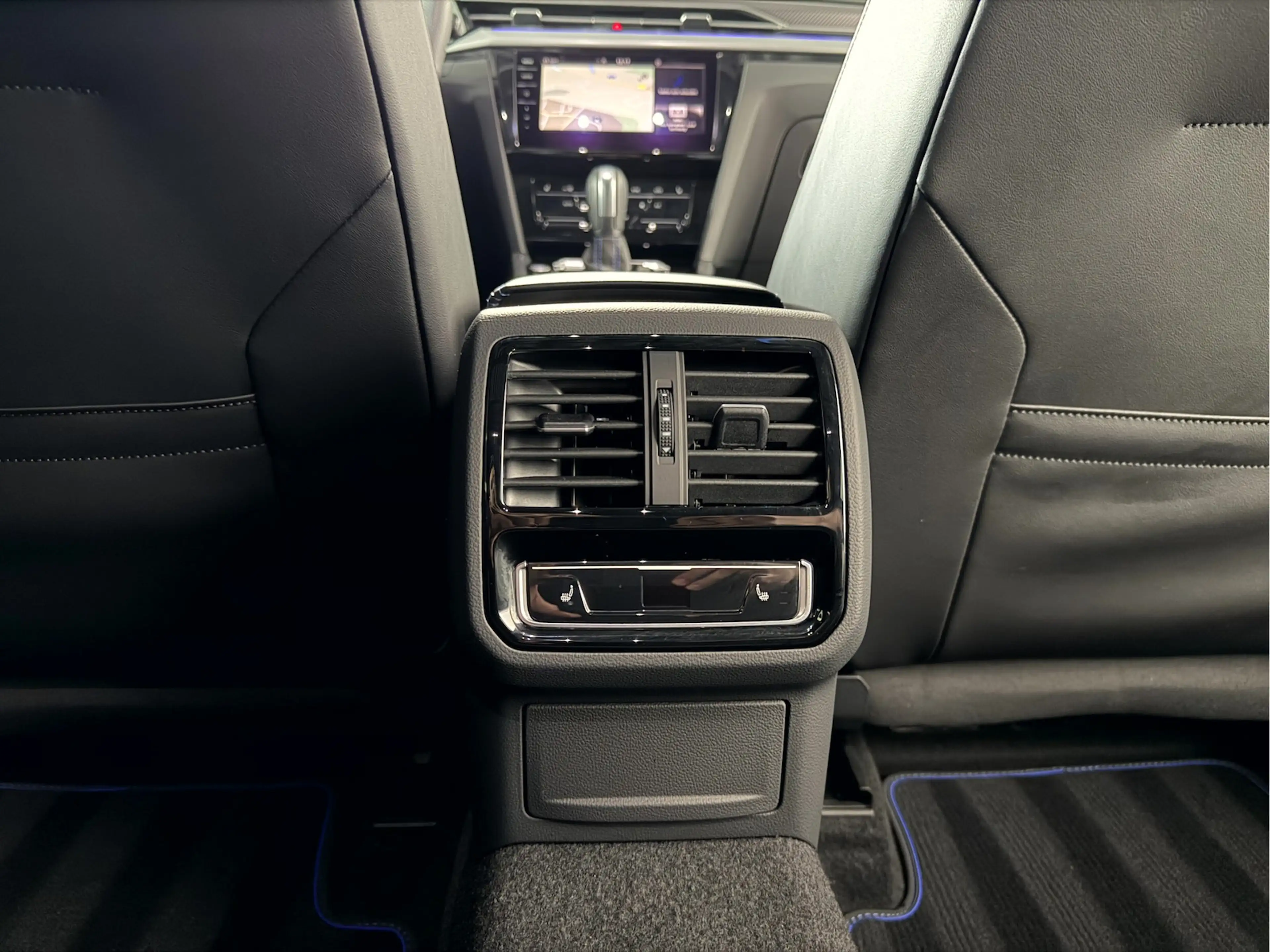 Volkswagen Arteon Shooting Brake R 2.0 TSI*IQ*Pano*AHK*H&K* — photo 9