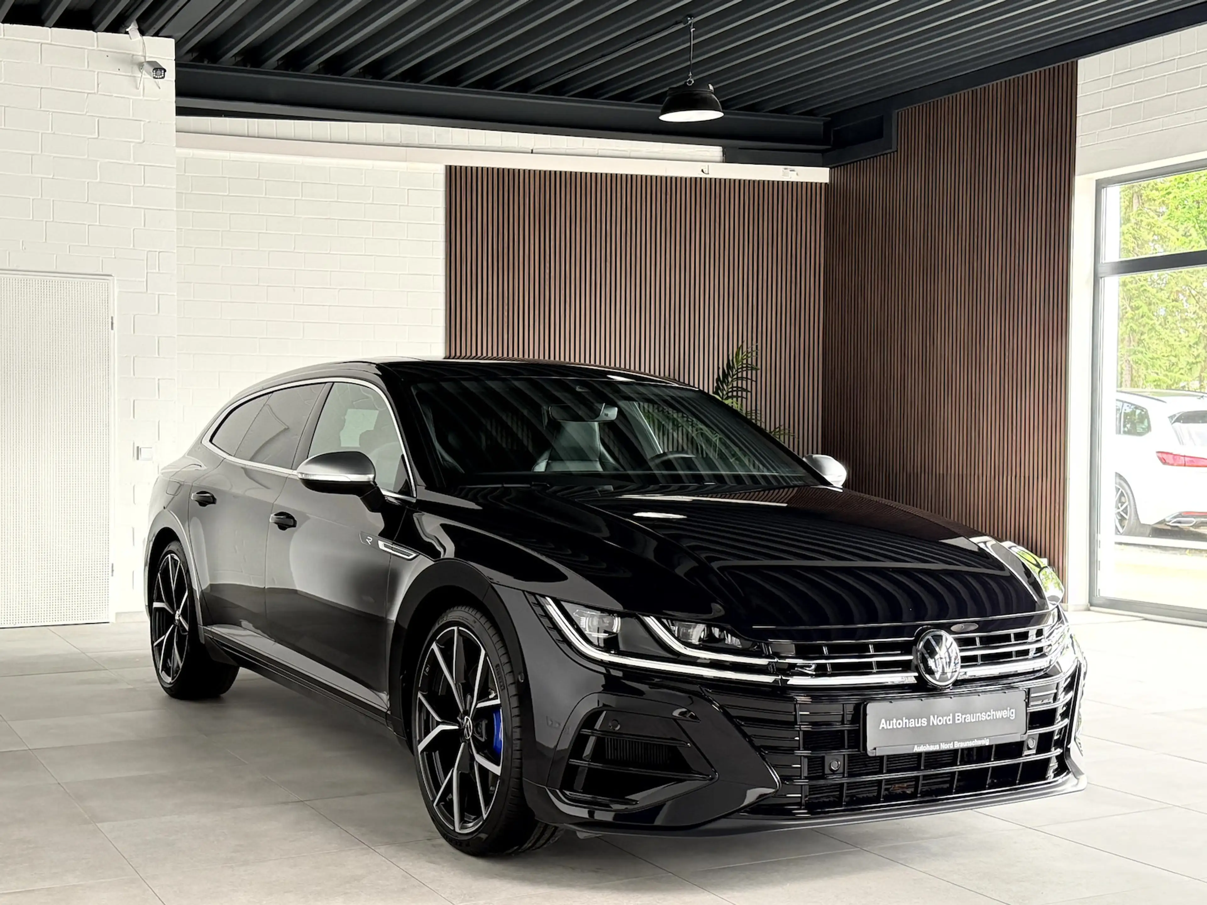 Volkswagen Arteon Shooting Brake R 2.0 TSI*IQ*Pano*AHK*H&K* — photo 4