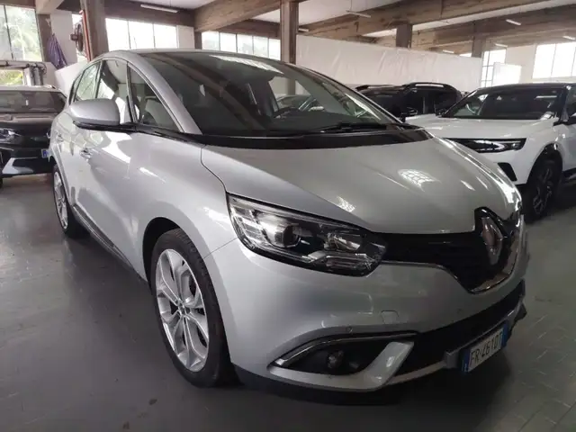 Renault Scenic view 4