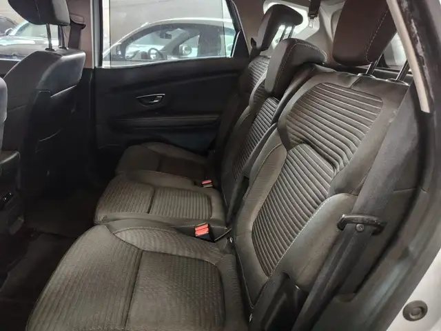 Renault Scenic view 15