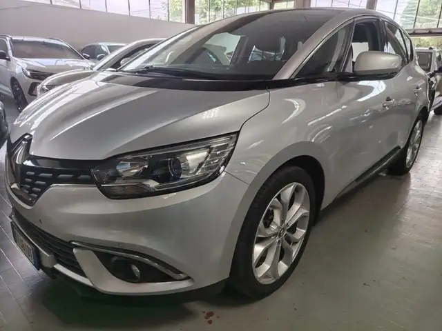 Renault Scenic view 3