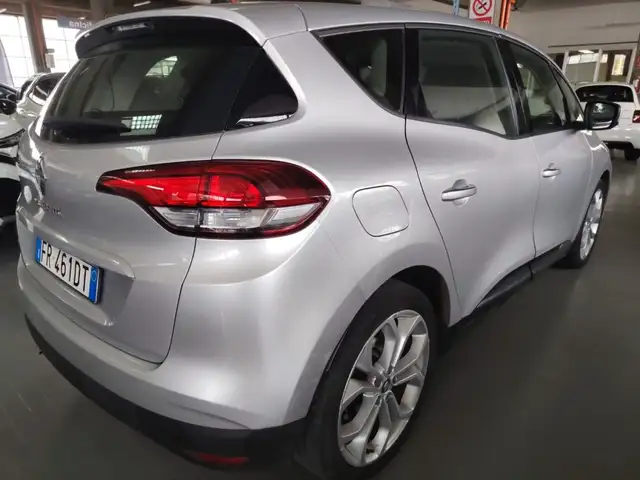 Renault Scenic view 5