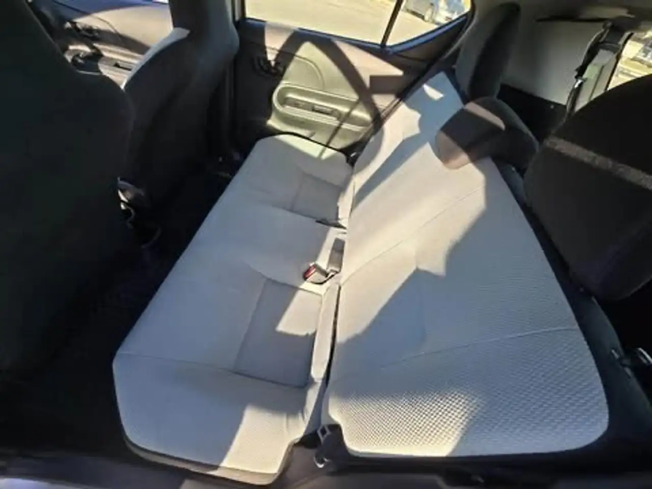 Toyota Prius c снимка Toyota Prius c