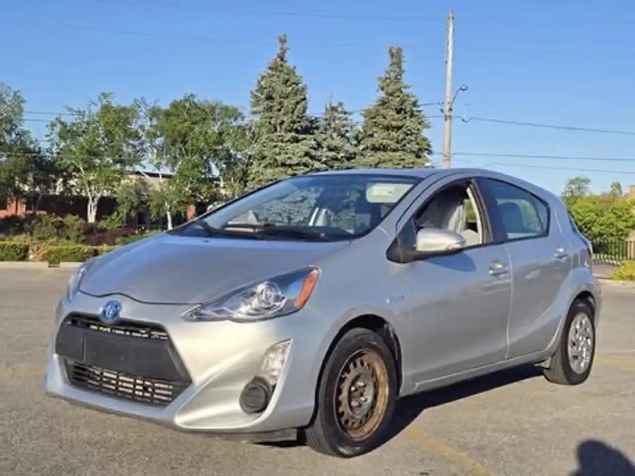 Toyota Prius c снимка Toyota Prius c