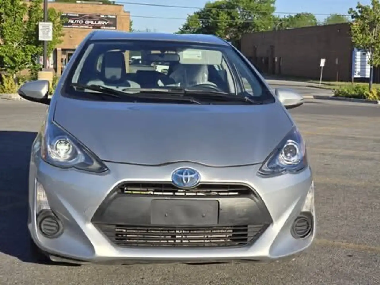 Toyota Prius c снимка Toyota Prius c