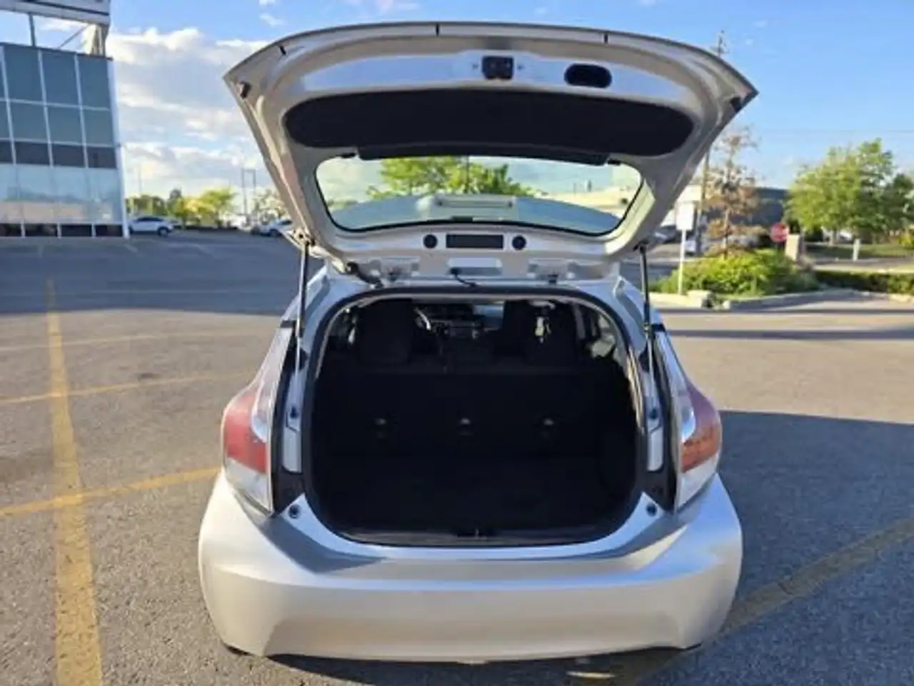 Toyota Prius c снимка Toyota Prius c