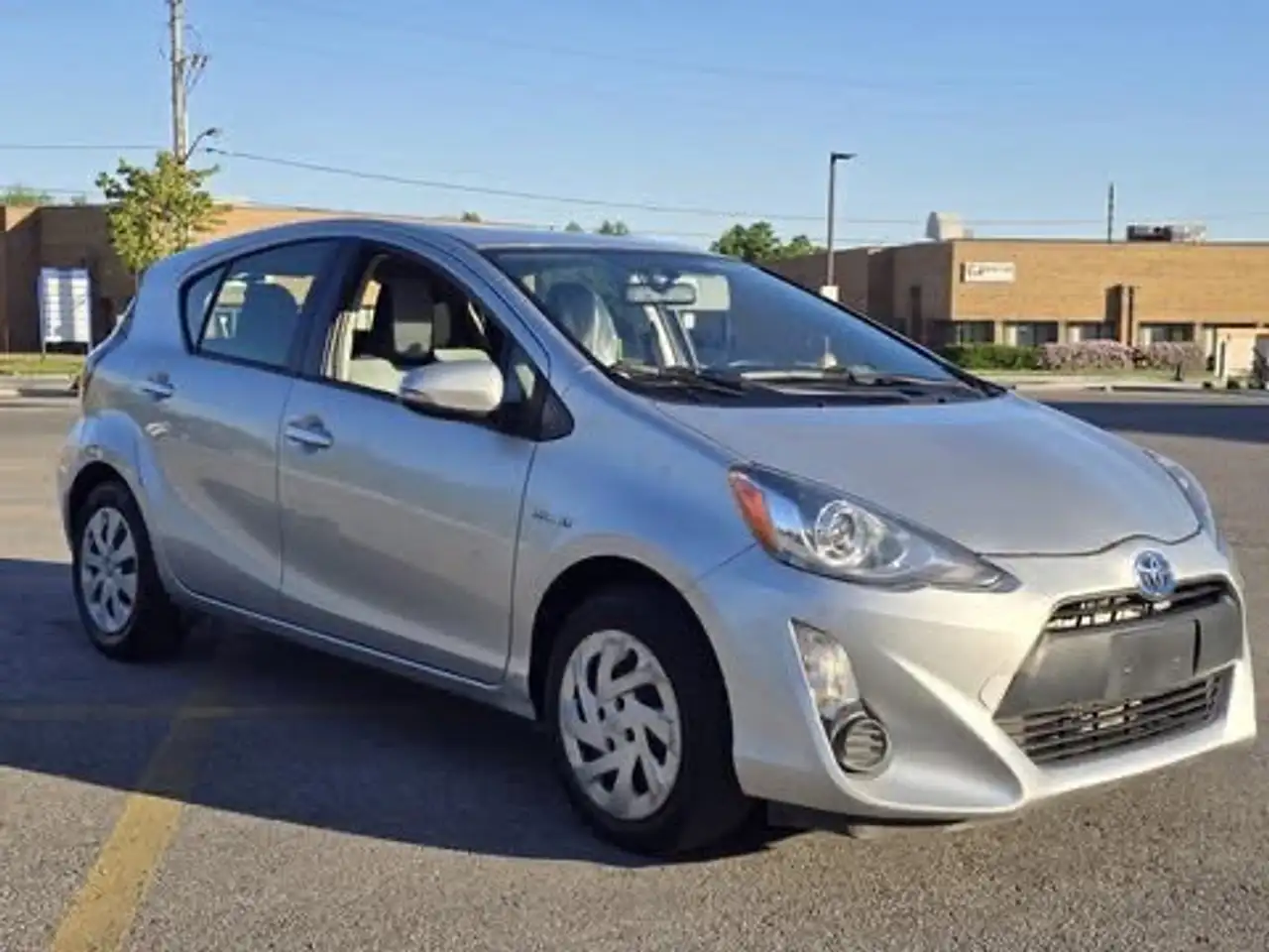 Toyota Prius c снимка Toyota Prius c