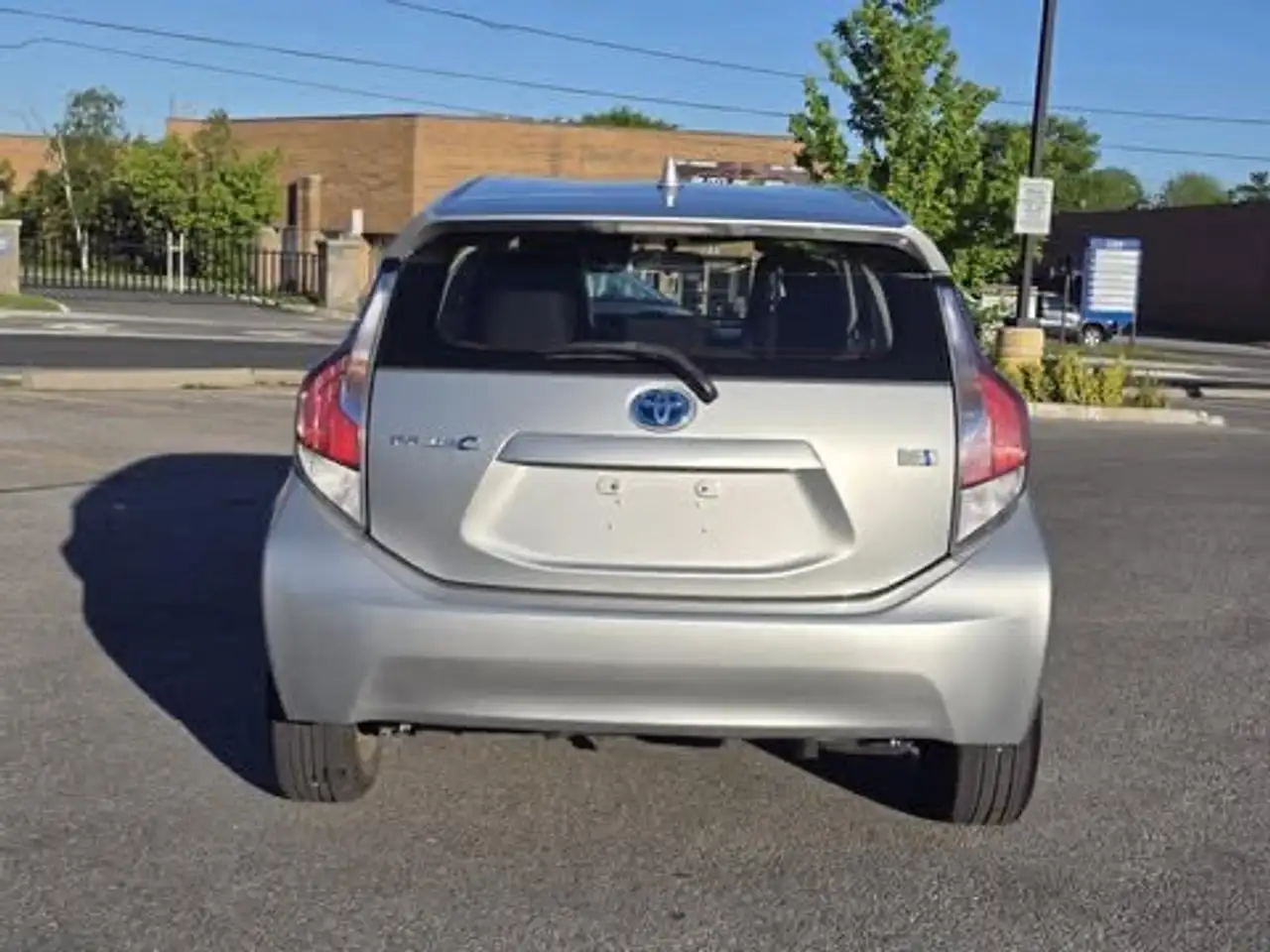 Toyota Prius c снимка Toyota Prius c
