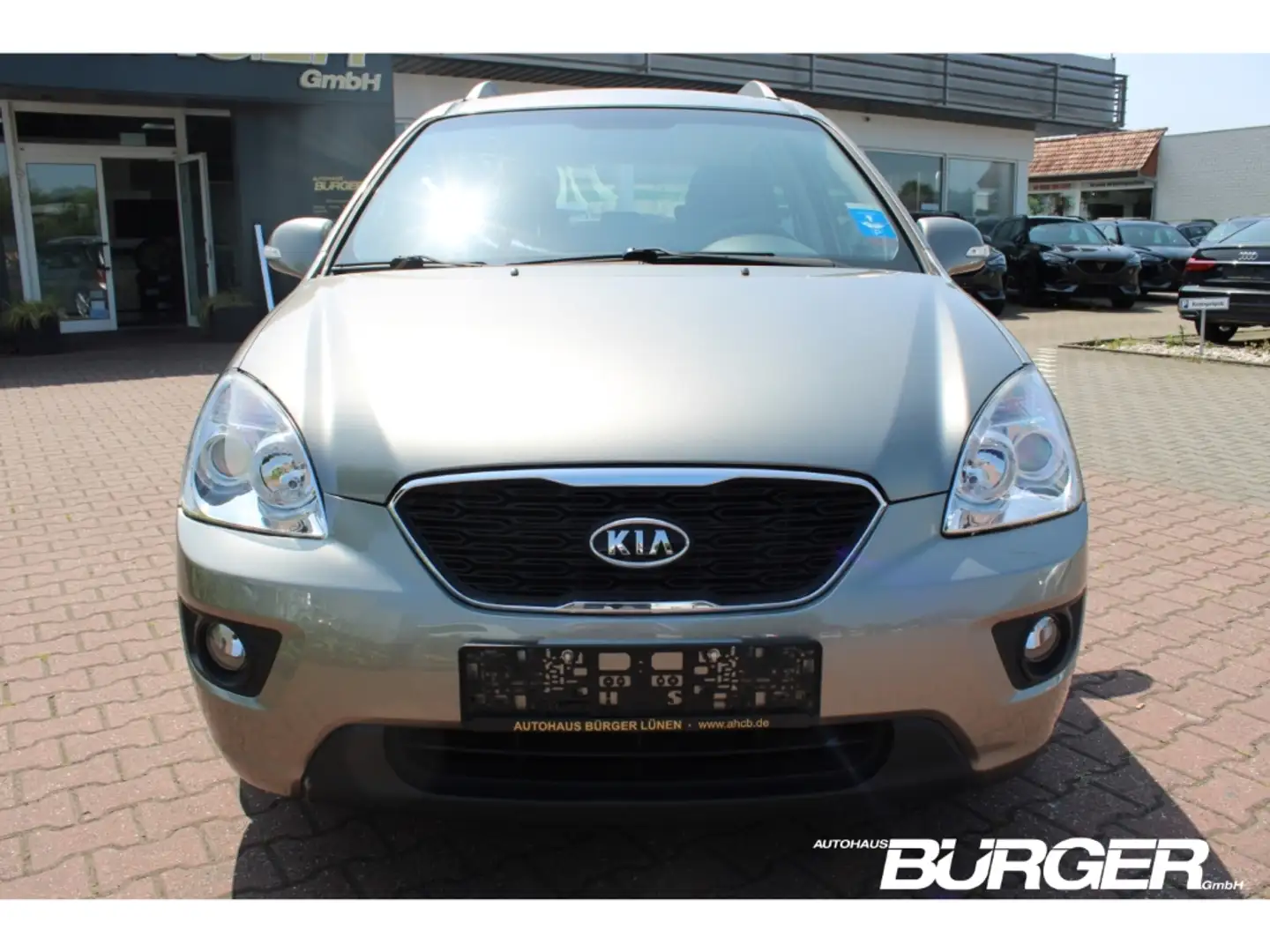 Kia Carens Spirit HU neu Sehr wenig-KM Klima SHZ PDC  Freispr Silber - 2