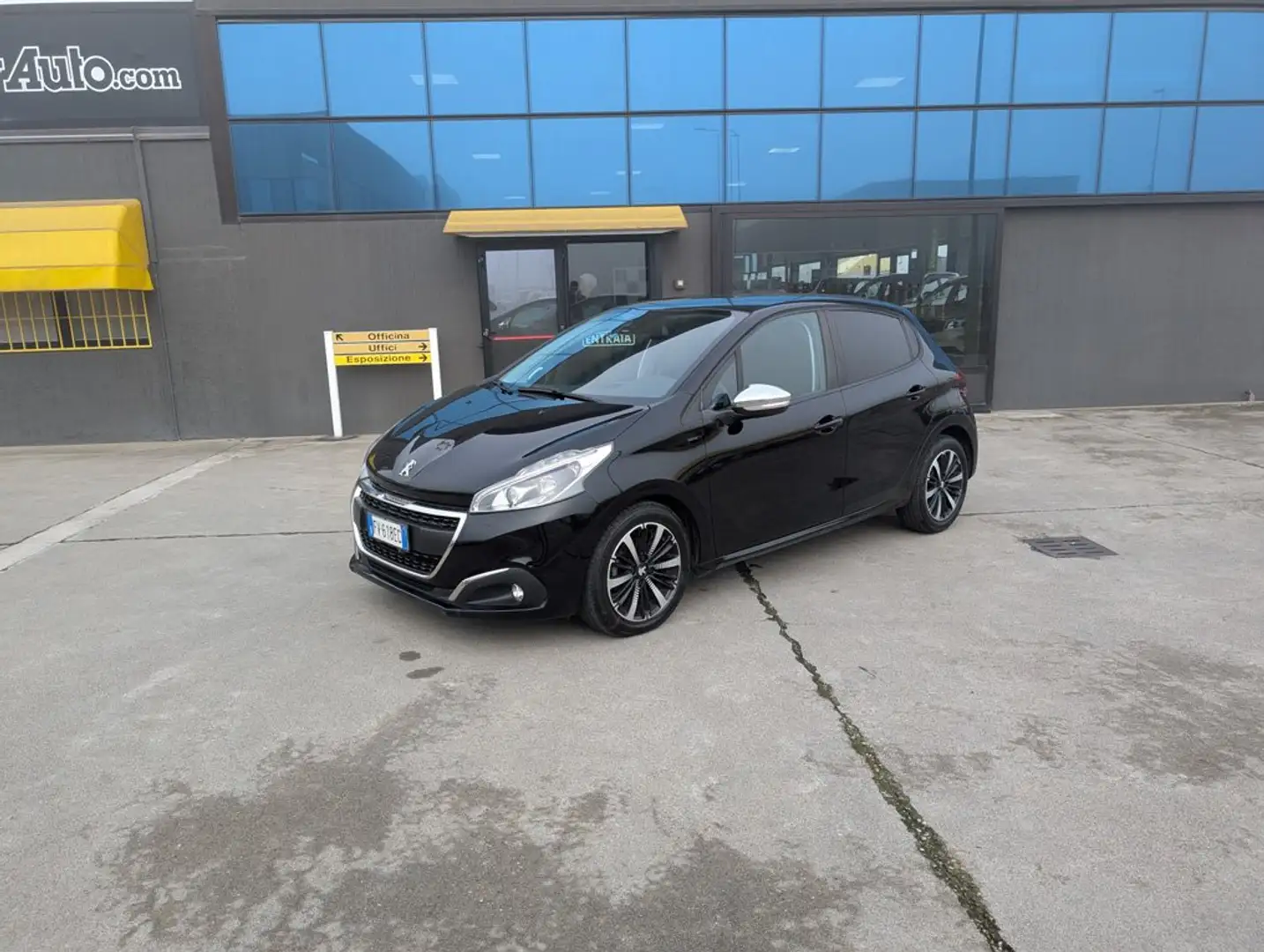 Peugeot 208 5p 1.5 bluehdi Signature 100CV Schwarz - 1