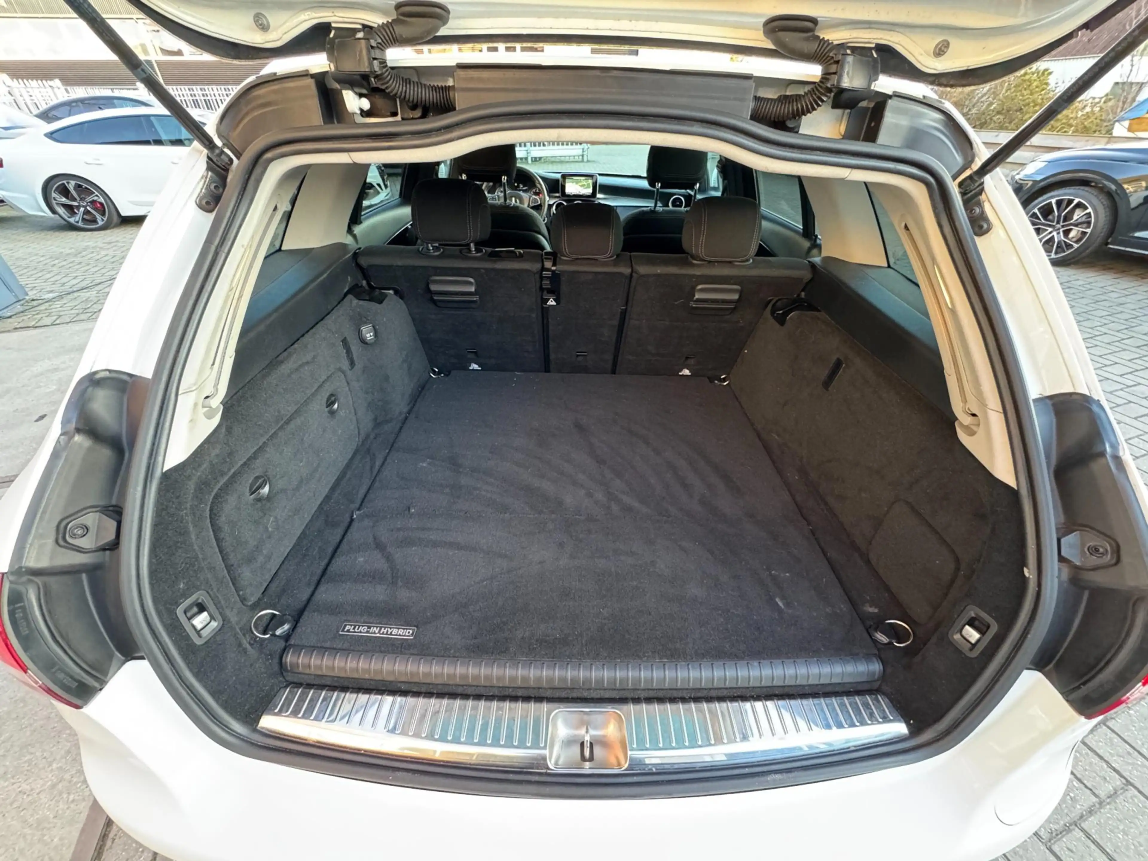 Mercedes-Benz C 350 Estate e Lease Edition / Luchtvering / Led / Deale — photo 24