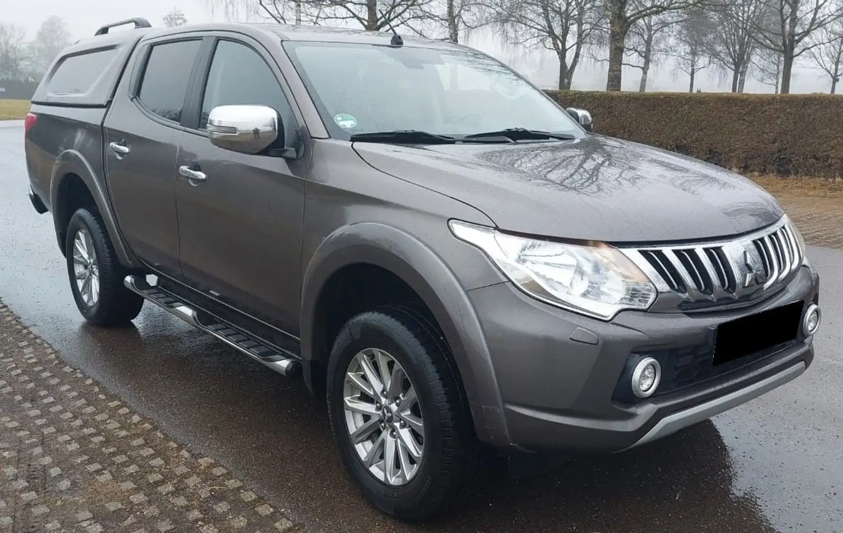 Mitsubishi L200 d.cab 2.4d Intense 4wd 181cv N1 auto Marrón - 2