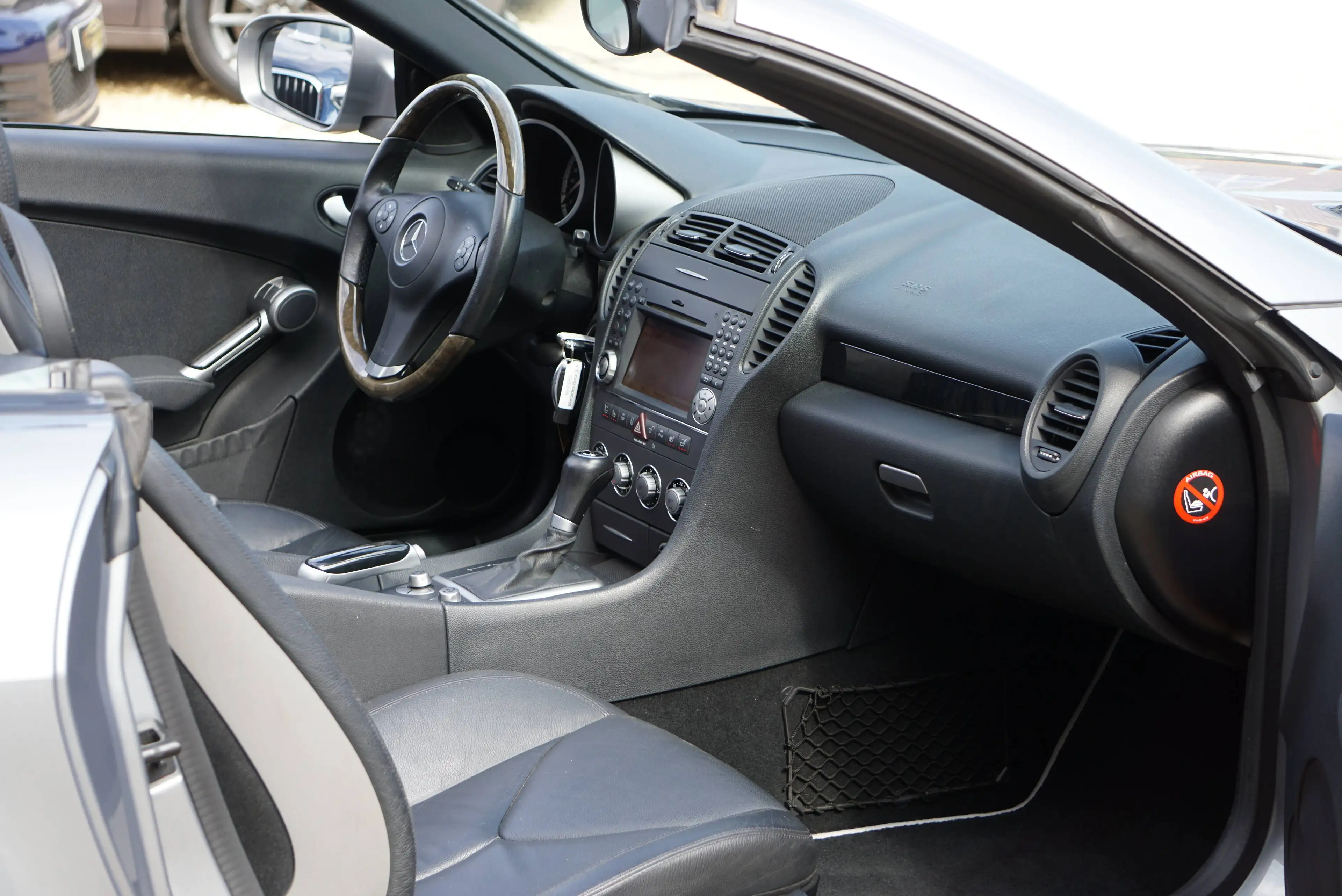 Mercedes-Benz SLK 200 Kompressor 2LOOK AMG Edition AUTO NAVI CLIM CARNET COMPLET — photo 12