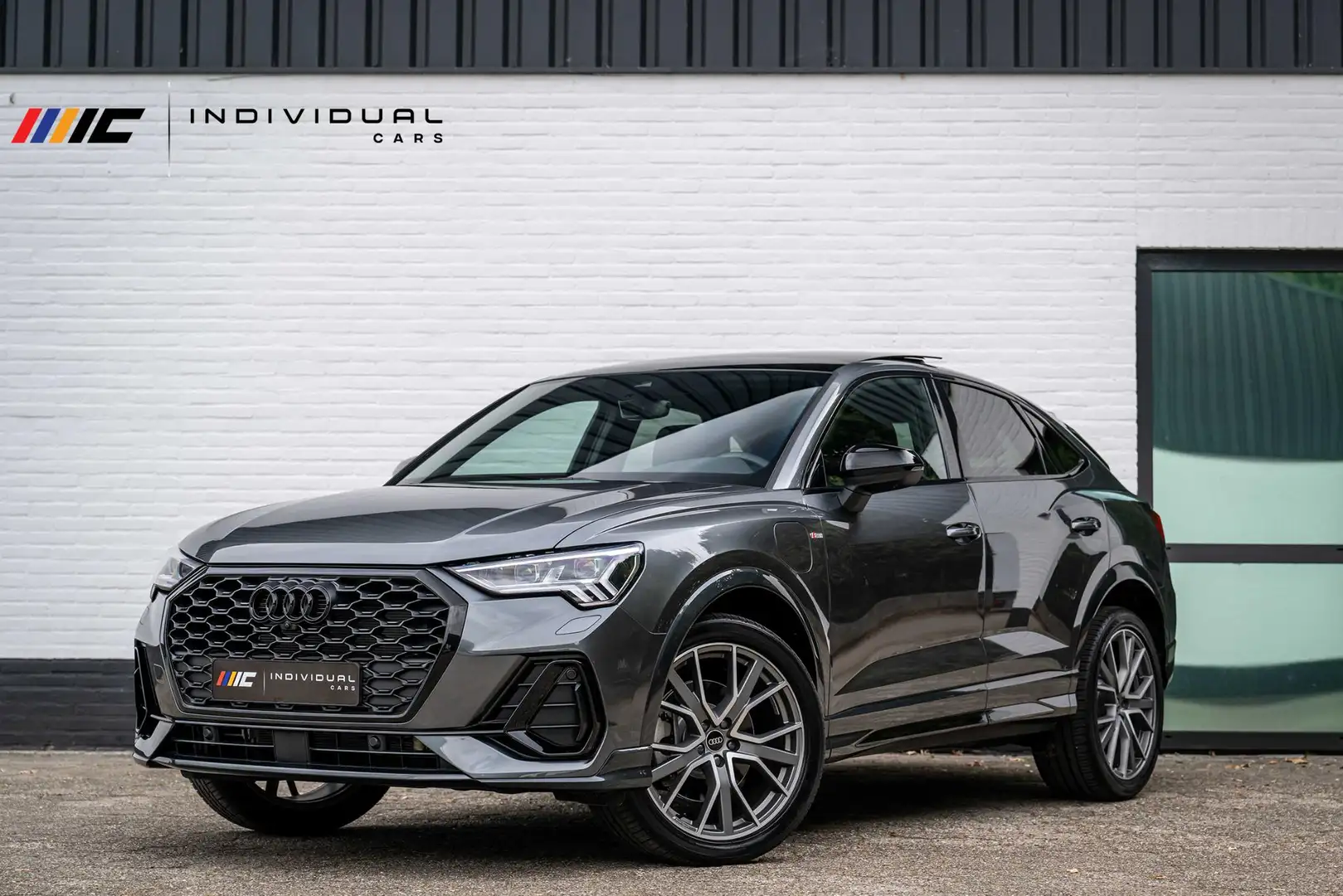 Audi Q3 Sportback 45 TFSI e S-Line 245pk Origineel 992km U Gris - 1