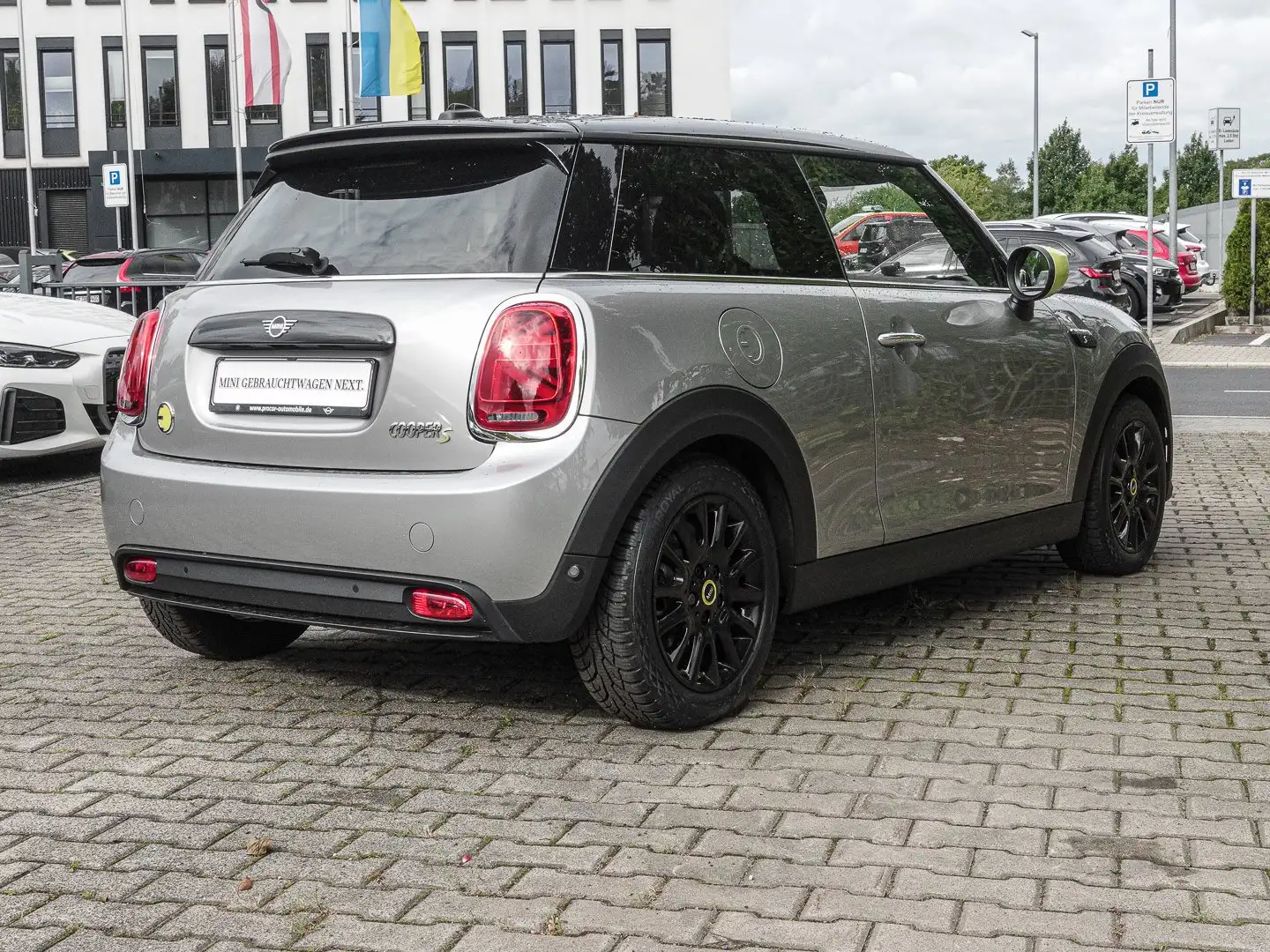 MINI Cooper SE Classic Trim Aut. NAVI LED PDC V+H LM Weiß - 2