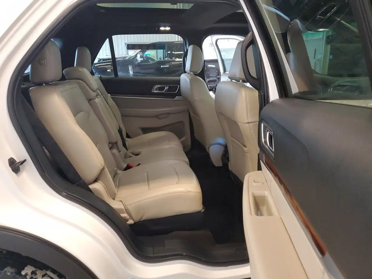Ford Explorer снимка Ford Explorer