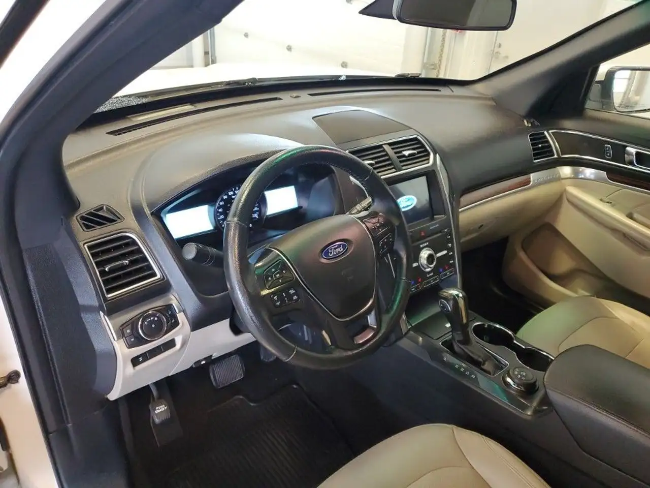 Ford Explorer снимка Ford Explorer