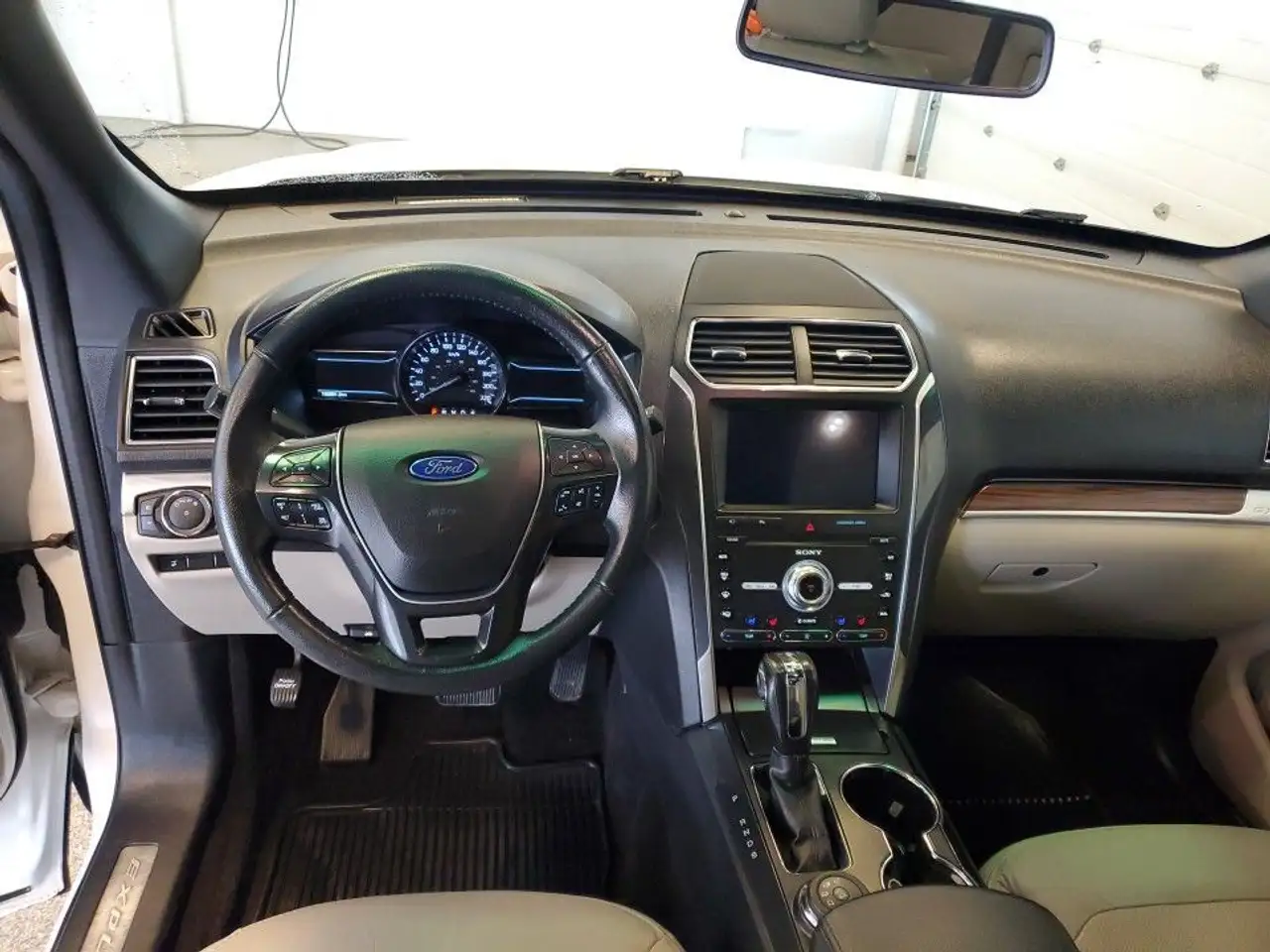 Ford Explorer снимка Ford Explorer