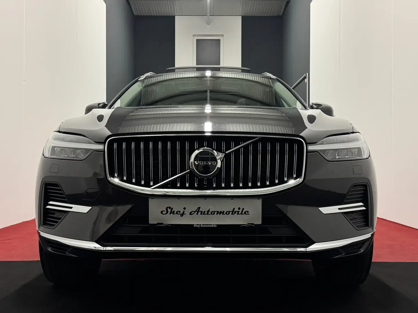 Volvo XC60 Core Recharge Plug-In Hybrid AWD Grau - 2