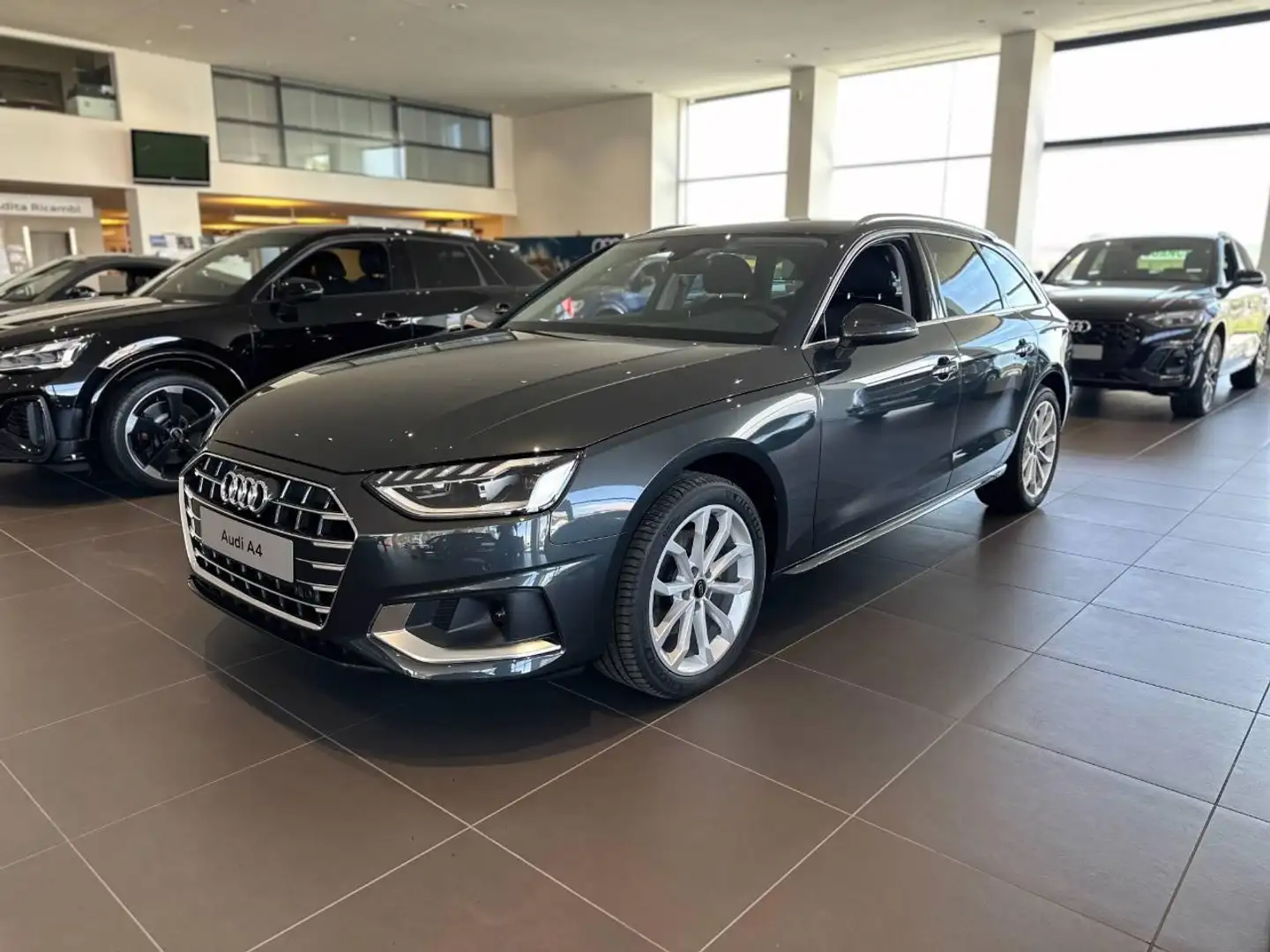 Audi A4 AVANT 30 TDI MHEV S-TRONIC BUSINESS ADVANCED Grigio - 2