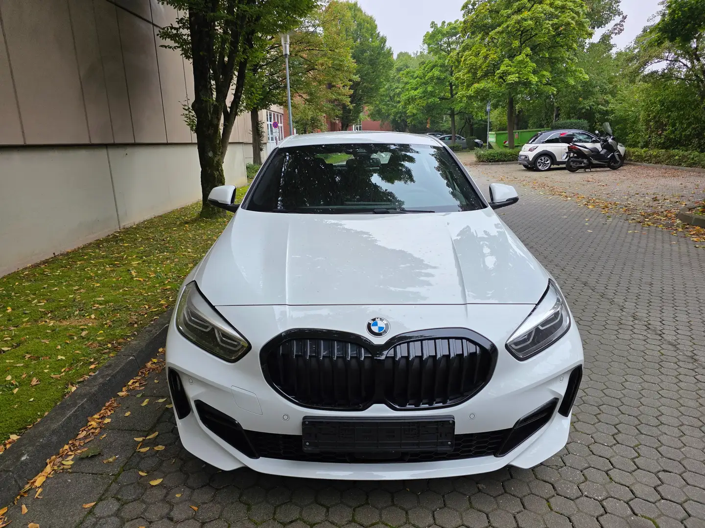 BMW 118 118 i M Sport Navi LED Weiß - 2
