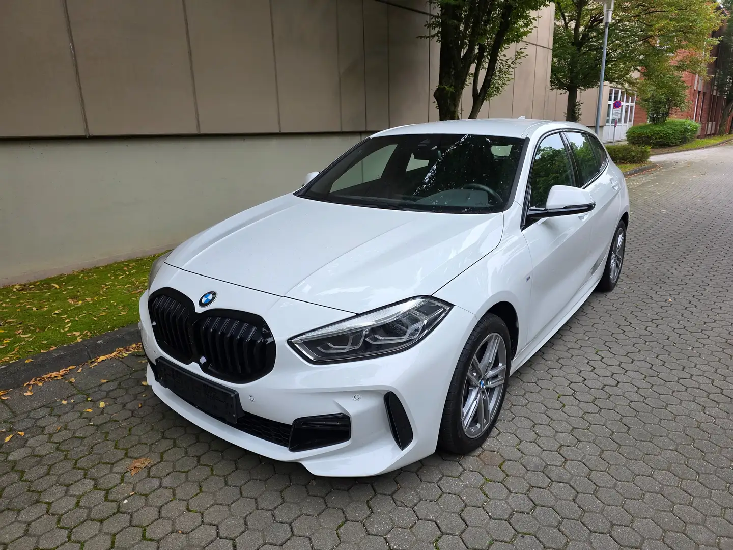 BMW 118 118 i M Sport Navi LED Weiß - 1