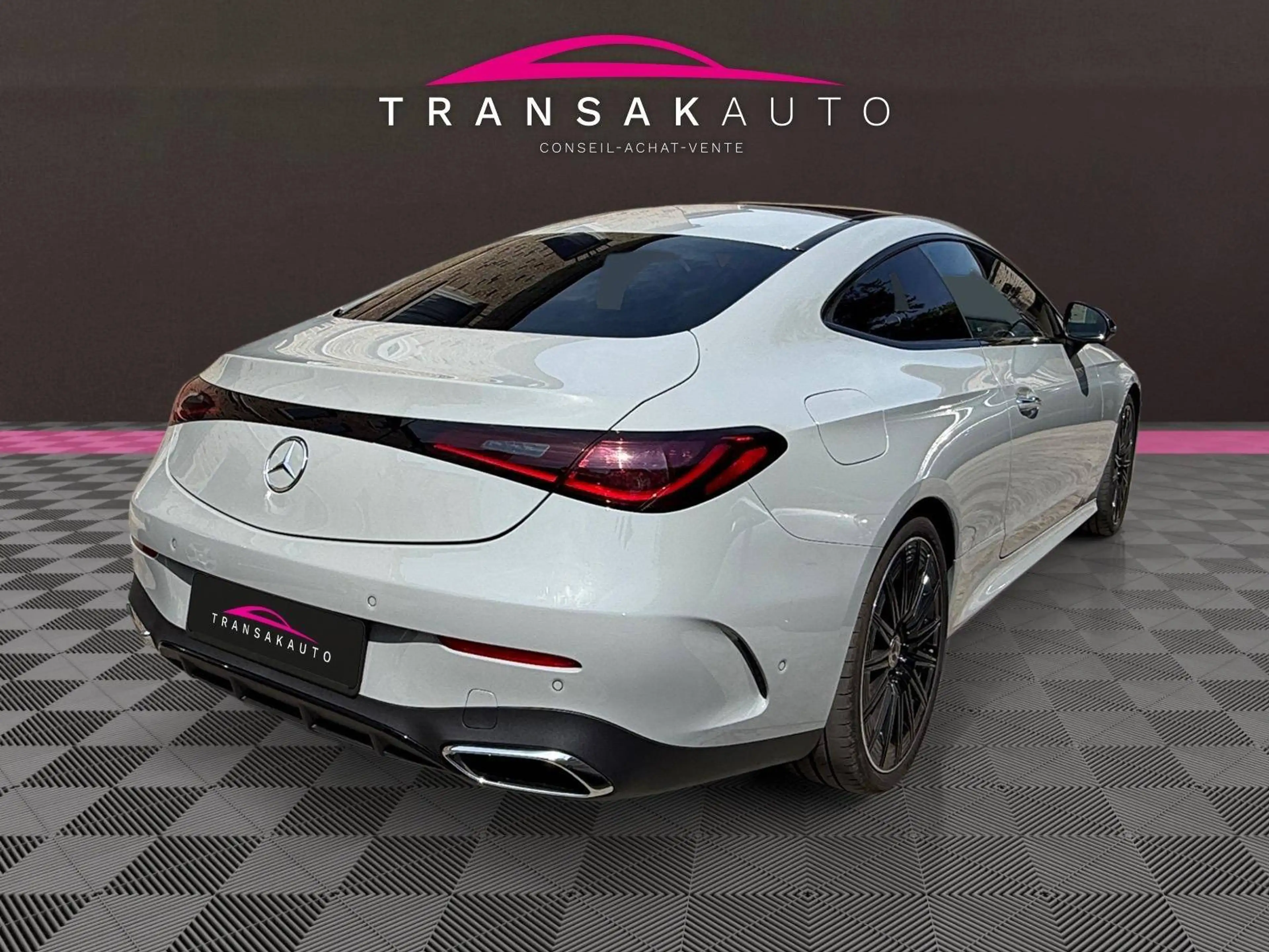 Mercedes-Benz CLE 180 Caméra 360° | Burmester | Toit panoramique | Full Options — photo 5