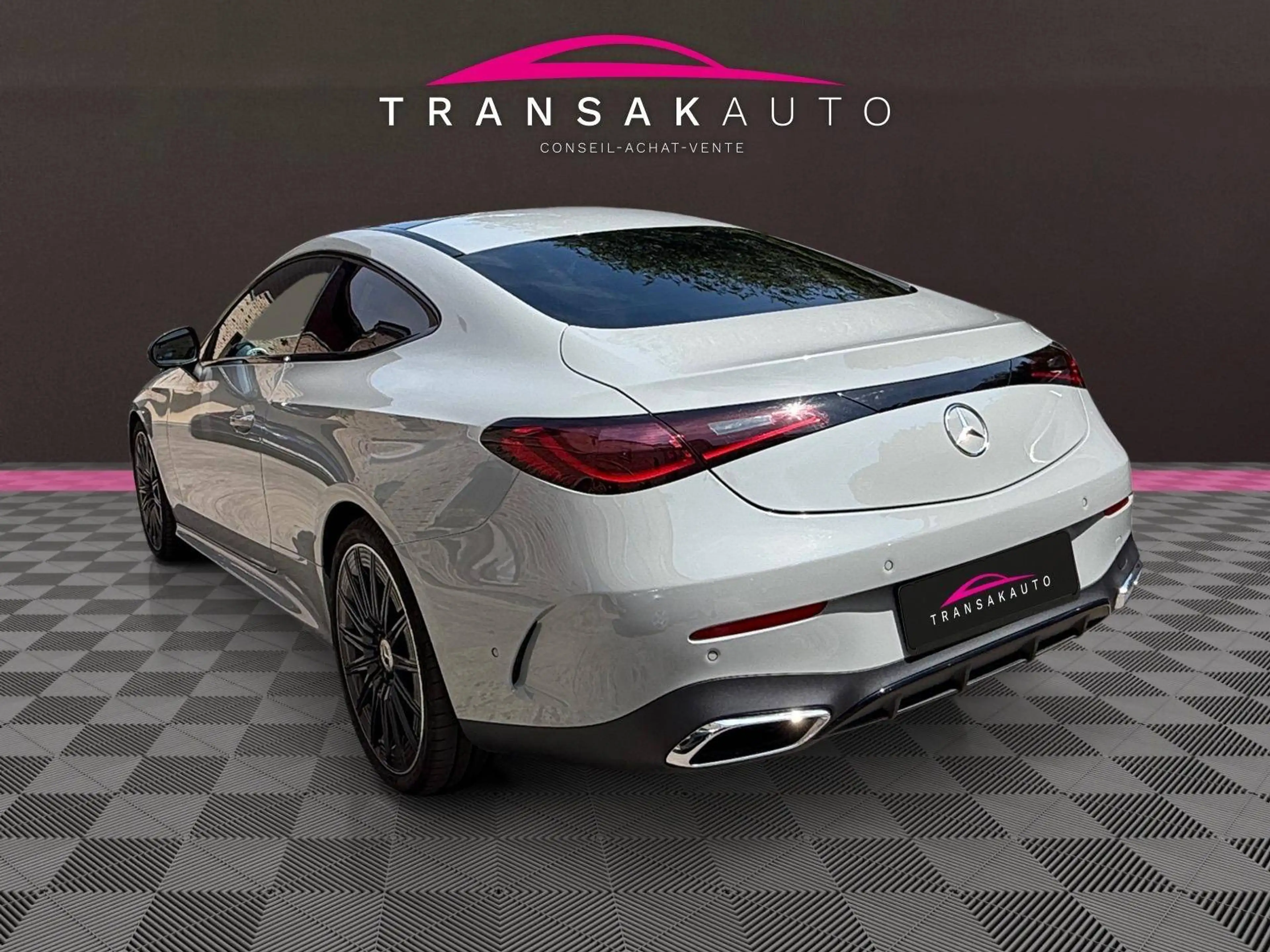 Mercedes-Benz CLE 180 Caméra 360° | Burmester | Toit panoramique | Full Options — photo 3