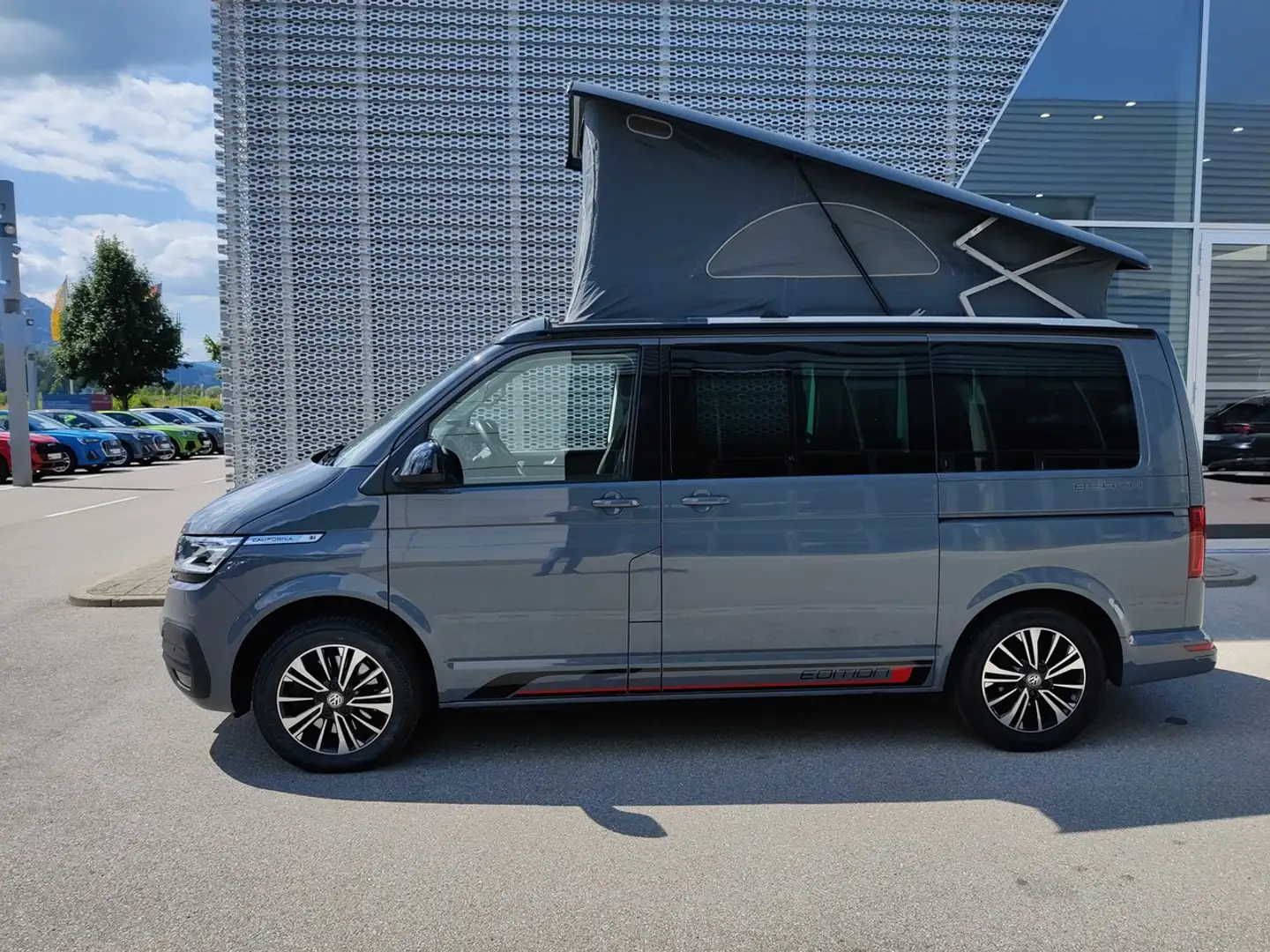 Volkswagen T6.1 California 2.0 TDI DSG Beach, AHK, R. Kamera Grau - 2
