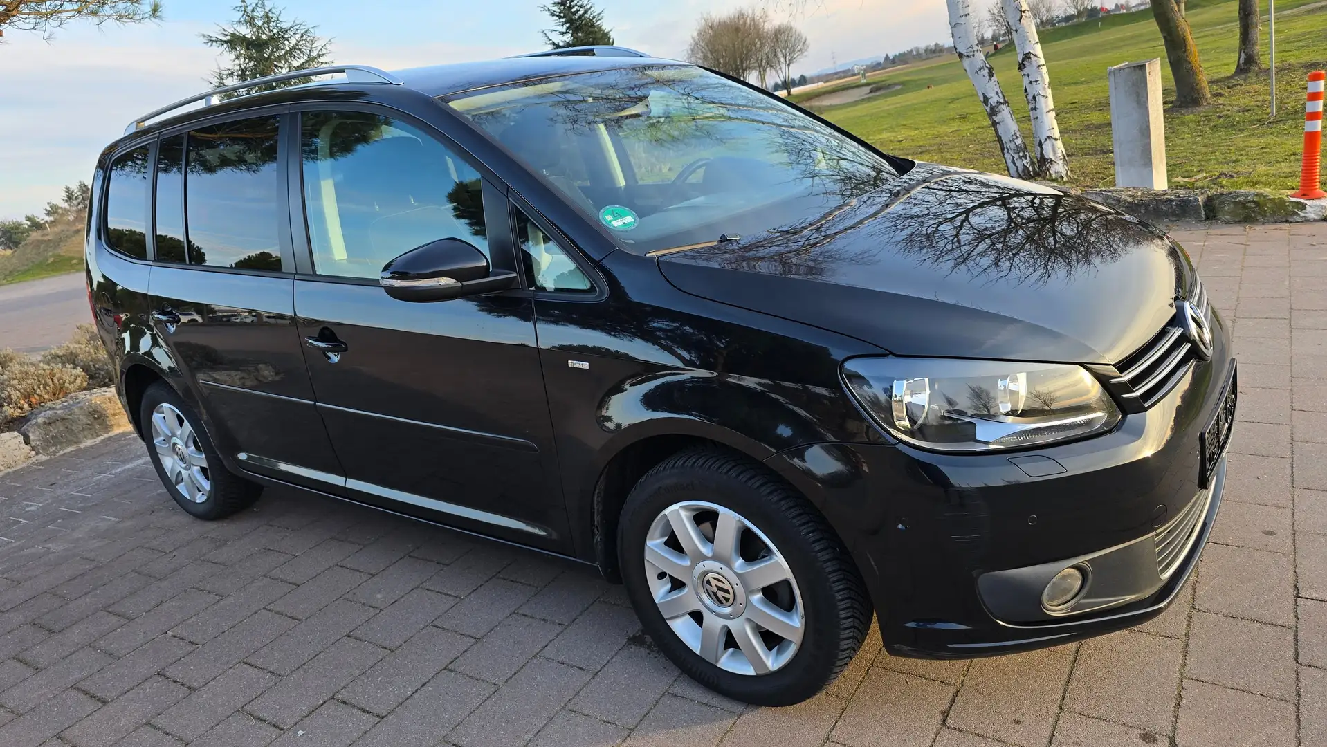 Volkswagen Touran Cup 1.6l TDI NAVI SHZ AHK 2HANDD PDC GRA MFL Nero - 1