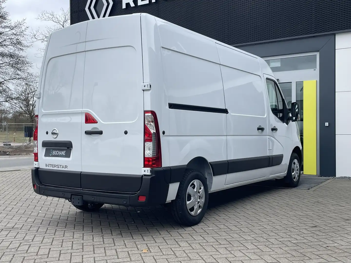 Nissan Interstar 2.3 dCi L2H2 N-Connecta | Navigatie | Trekhaak | C Wit - 2