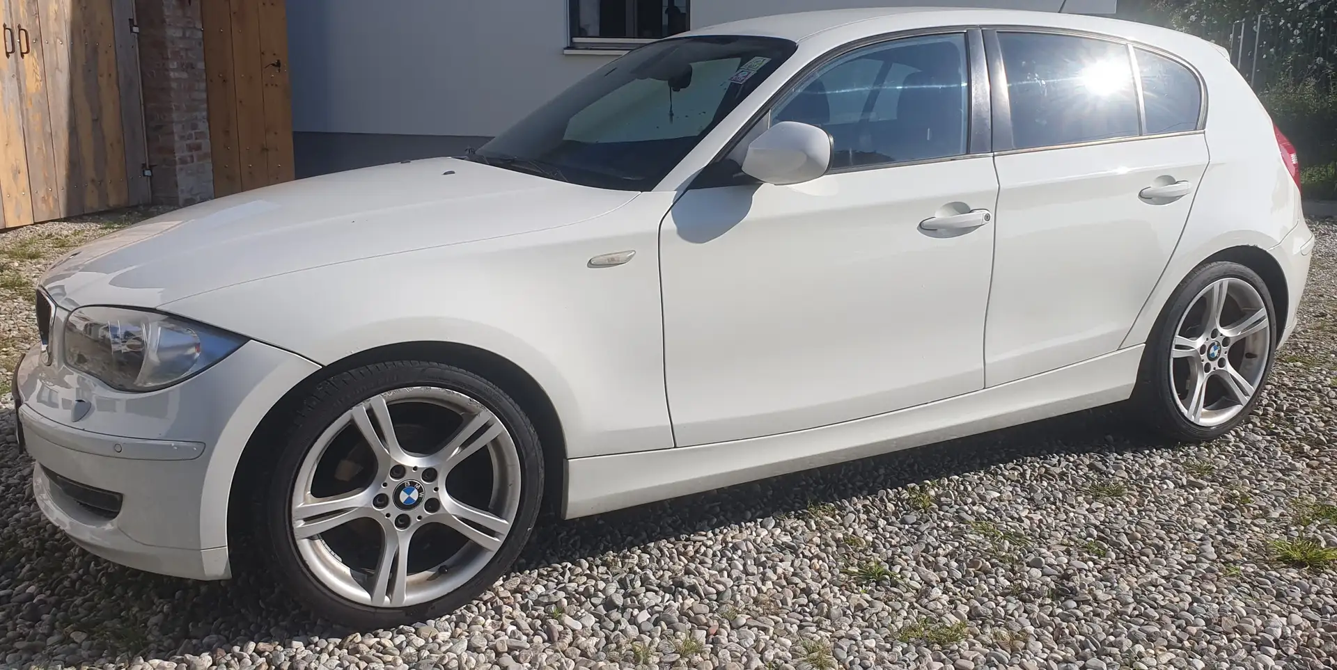 BMW 118 118d DPF Edition Sport Weiß - 2