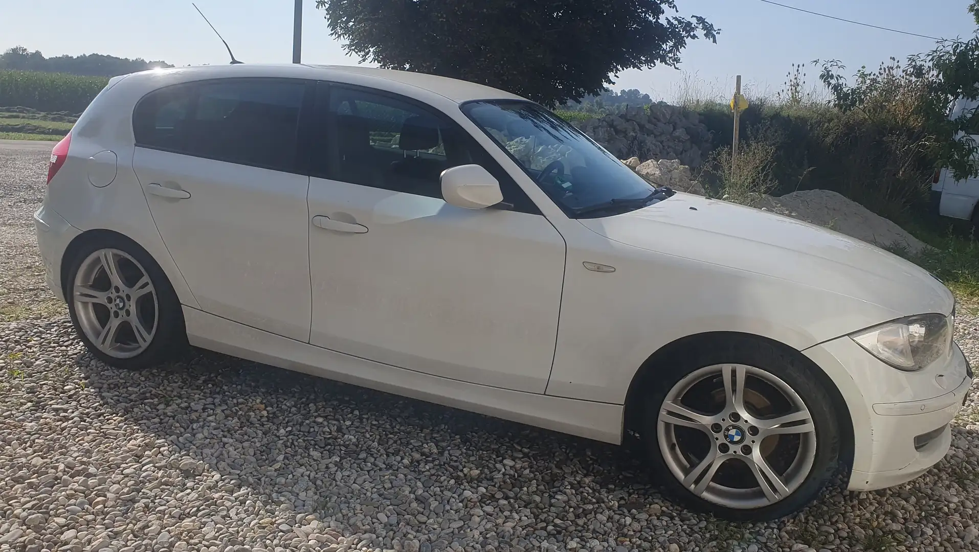 BMW 118 118d DPF Edition Sport Bílá - 1