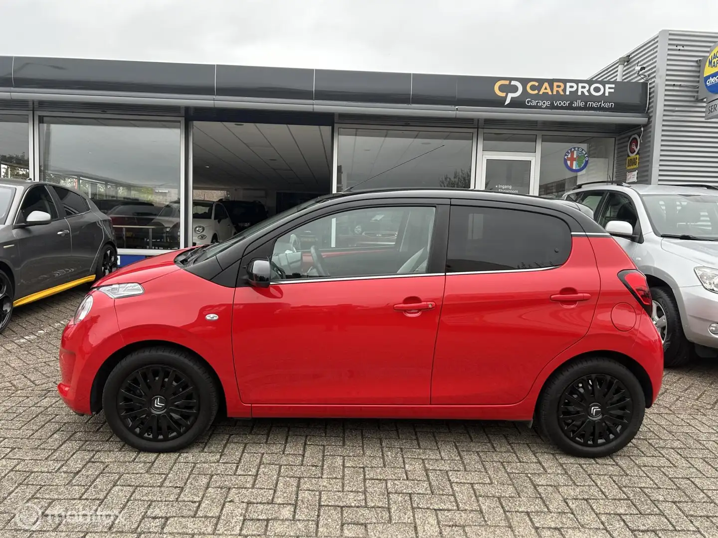 Citroen C1 1.0 VTi Feel Navigatie Carplay , Rood - 1