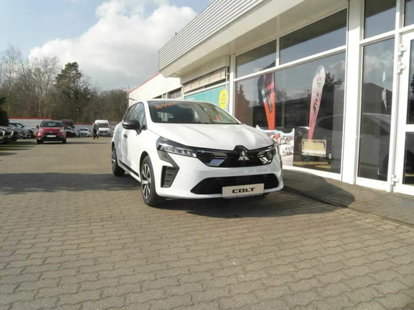 Mitsubishi Colt Basis Blanc - 1