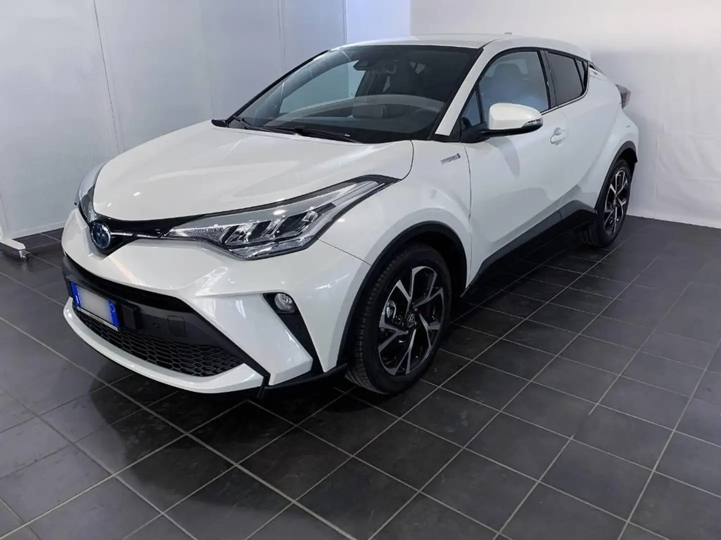 Toyota C-HR 2.0h More Business e-cvt Bianco - 1