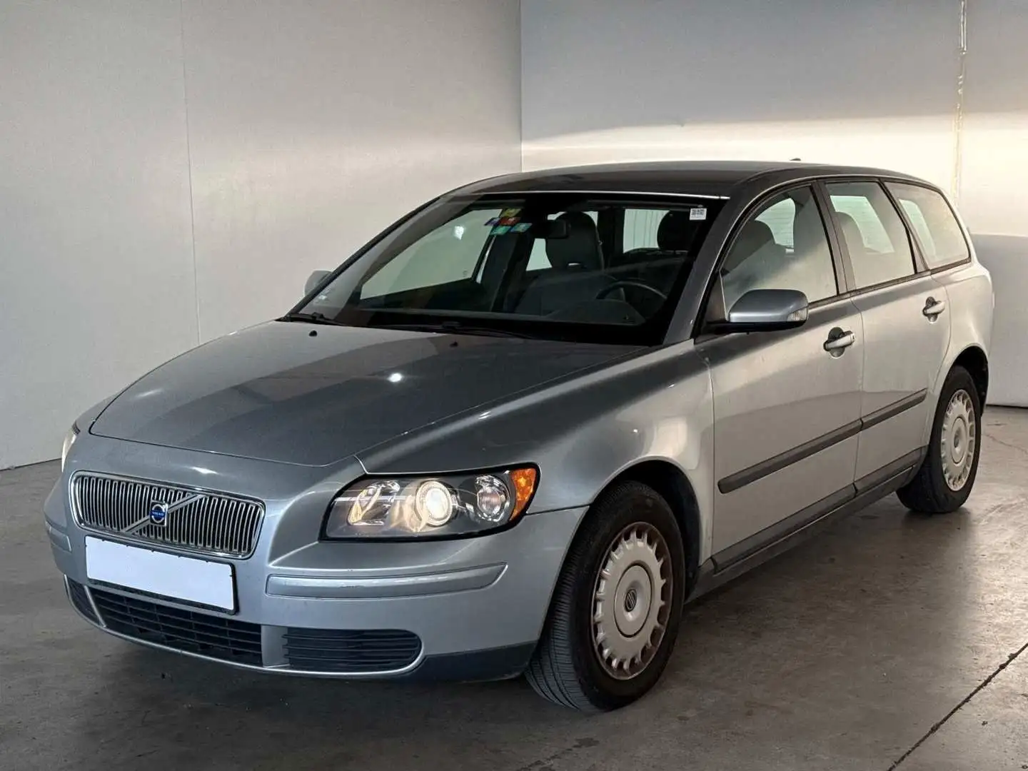 Volvo V50 1.6D Kinetic*TÜV NEU*2.Hand Grau - 1