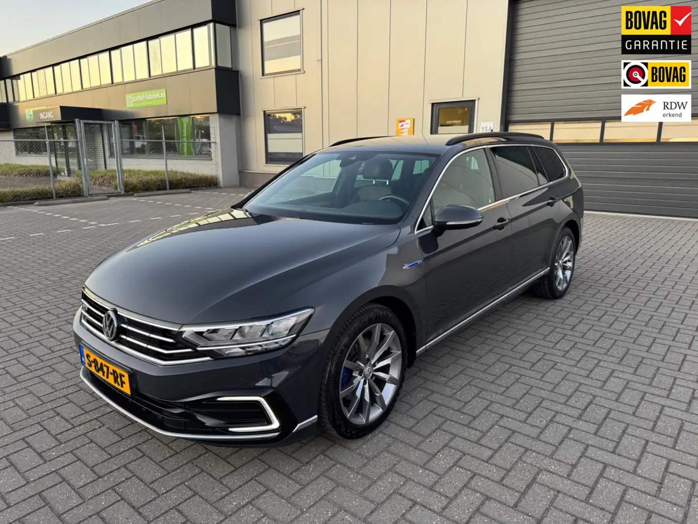 Volkswagen Passat Variant 1.4 TSI PHEV GTE Business Grijs - 1