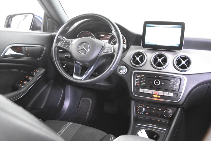 Mercedes-Benz CLA 180 Urban Aut.*T-Leder*Navi*SHZ*Kamera* — photo 9