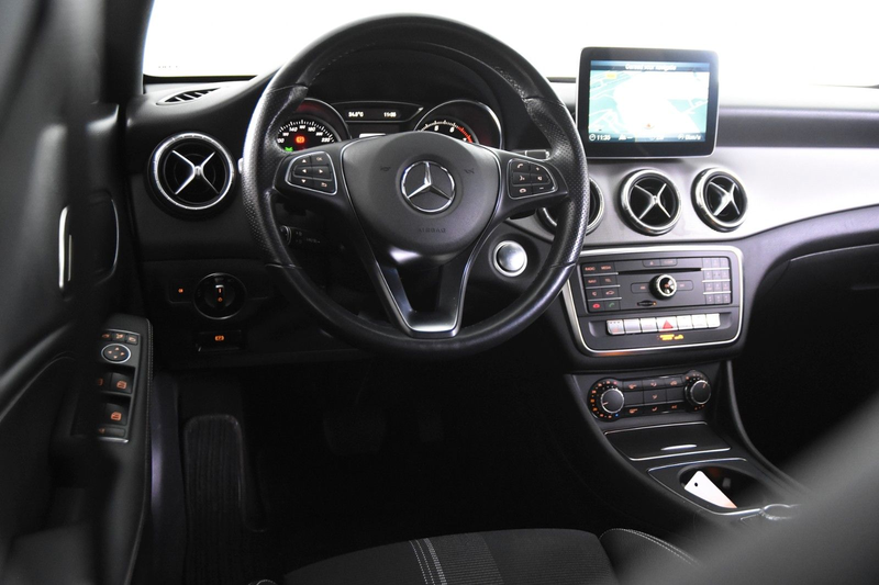 Mercedes-Benz CLA 180 Urban Aut.*T-Leder*Navi*SHZ*Kamera* — photo 13