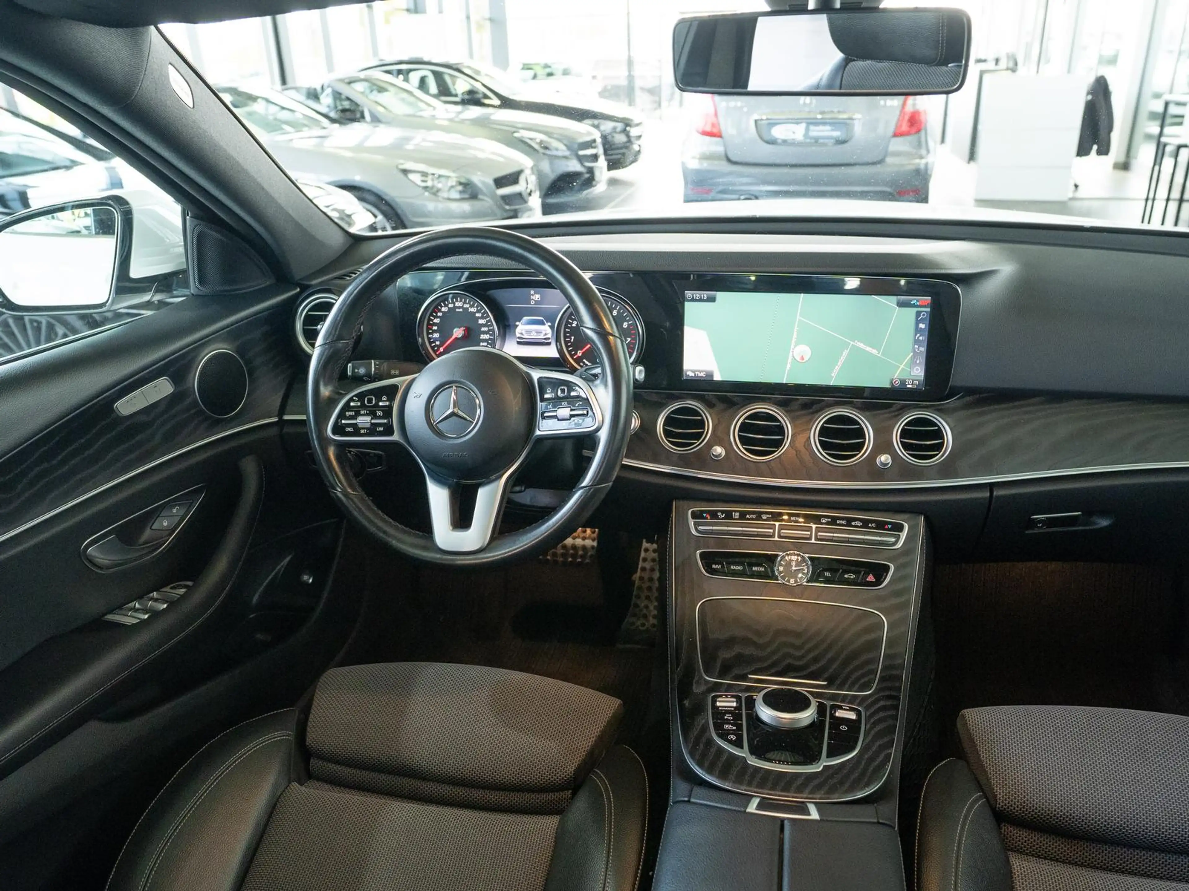 Mercedes-Benz E 200 4Matic 9G-TRONIC *RFK*AMBIENTE*SCHIEBEDACH — photo 15