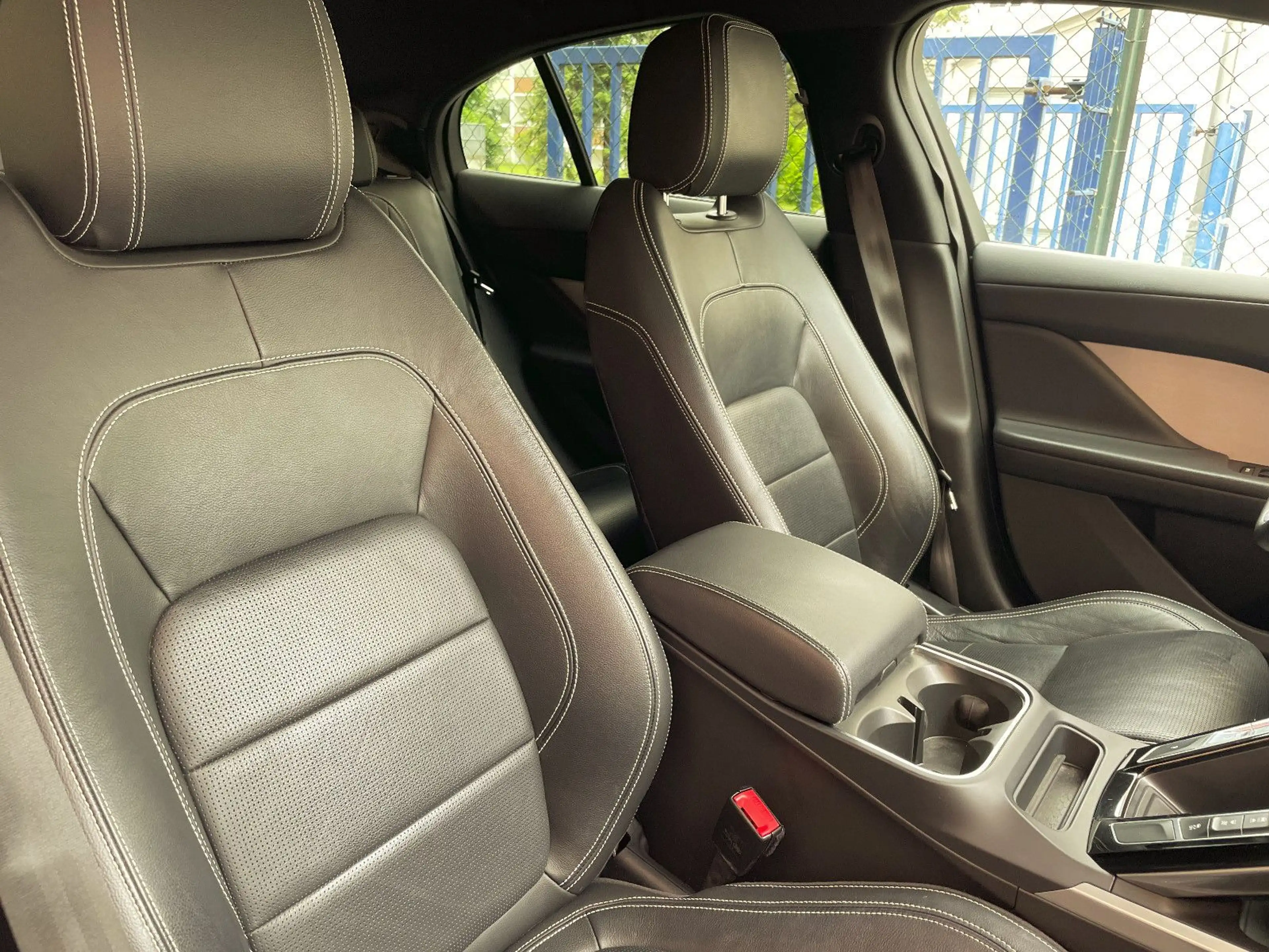 Jaguar I-Pace I-PACE SE EV400, Leder, HUD, R-Cam,20"! — photo 17
