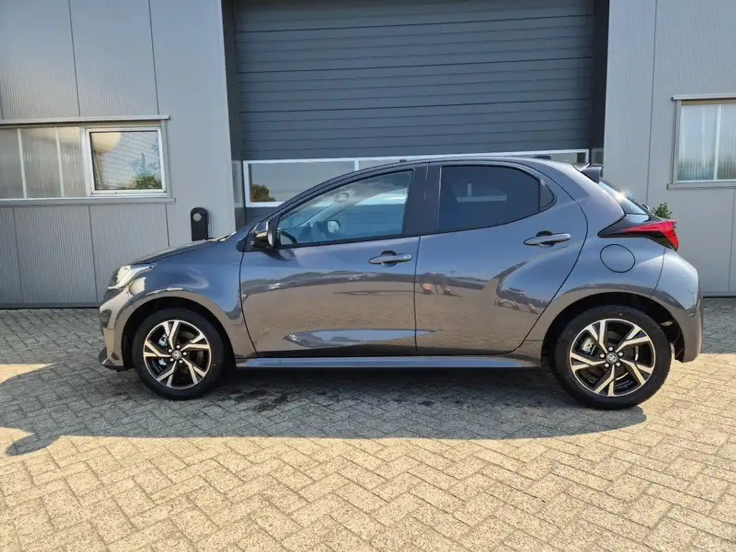 Toyota Yaris Hybrid 116 1.5 VVT-i Teamplayer Gris - 2