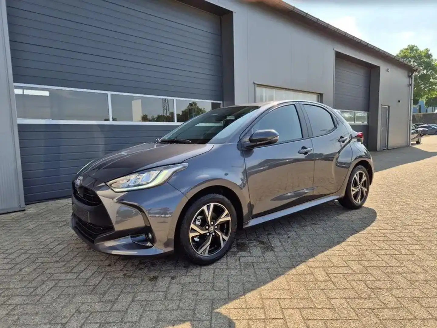 Toyota Yaris Hybrid 116 1.5 VVT-i Teamplayer Gris - 1