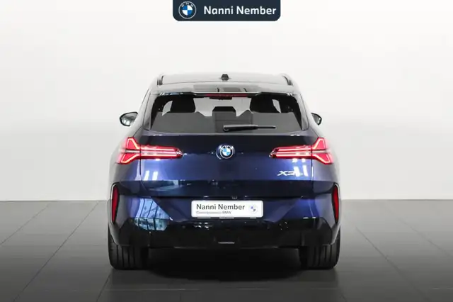 BMW X3 view 4