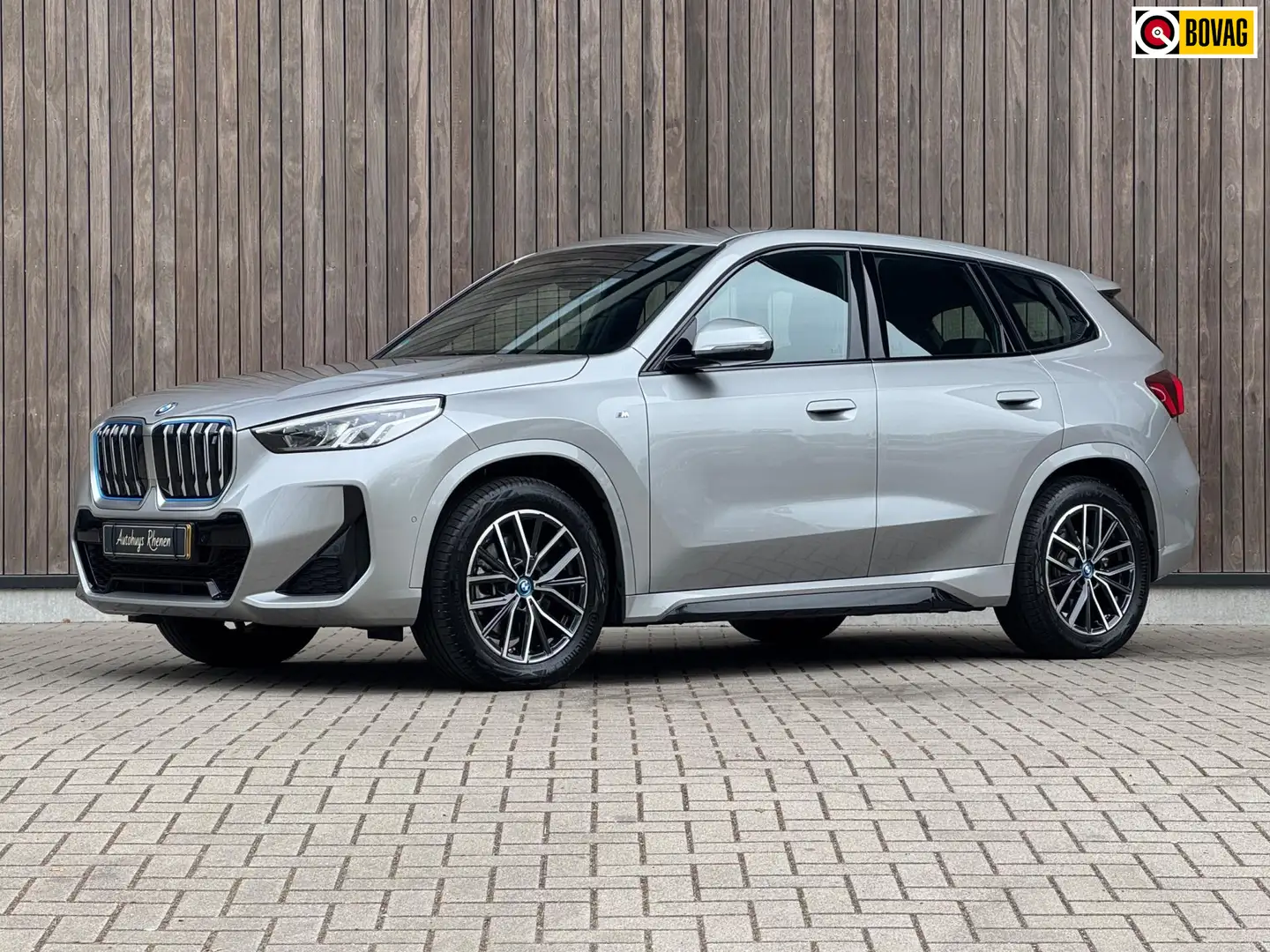 BMW iX1 XDrive30 Launch Edition 67 kWh / M-Sport / Leder / Grijs - 1